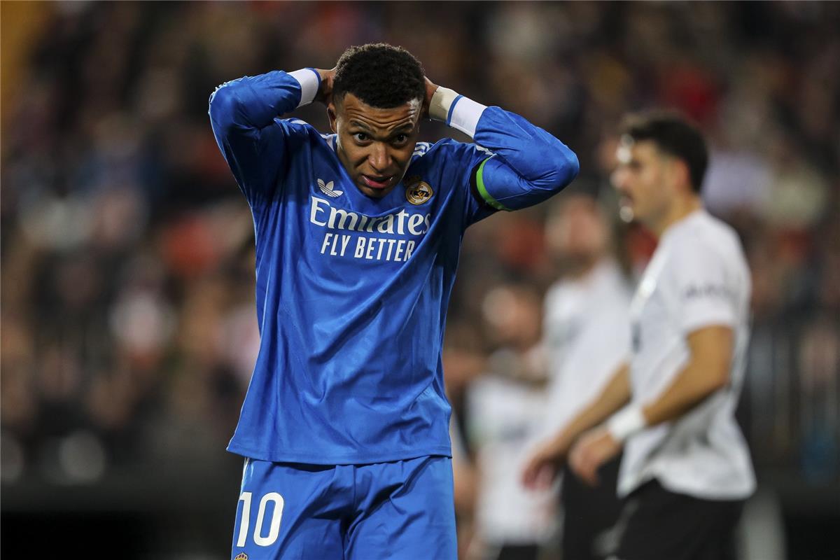 شكوك تحيط بـ مشاركة مبابي أمام ريال سوسيداد: هل يغيب النجم الفرنسي عن موقعة الليجا؟