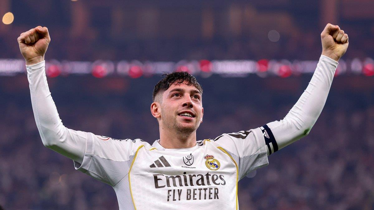 نجم الأوروجواي يتألق: فالفيردي يرسم خارطة طريق ريال مدريد نحو الألقاب الأوروبية والمحلية