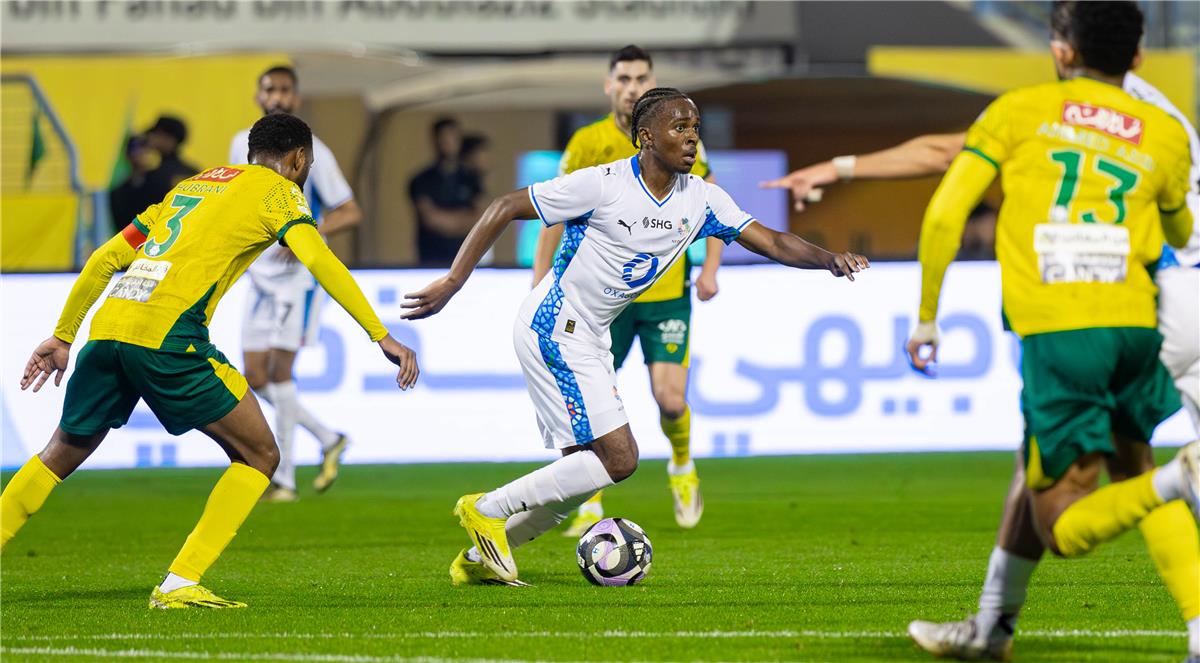 دراما الدقائق الأخيرة: نيوم يخطف فوزًا قاتلًا من الخليج في الدوري السعودي بمشاركة حجازي