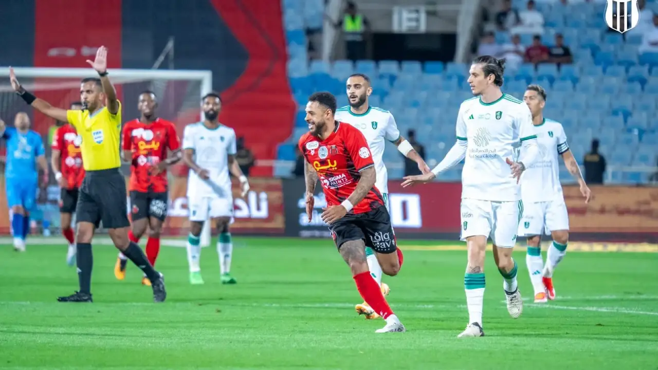 فيديو الرياض ضد الأهلي: هدف عكسي يضع الراقي بصدارة الترتيب مؤقتا