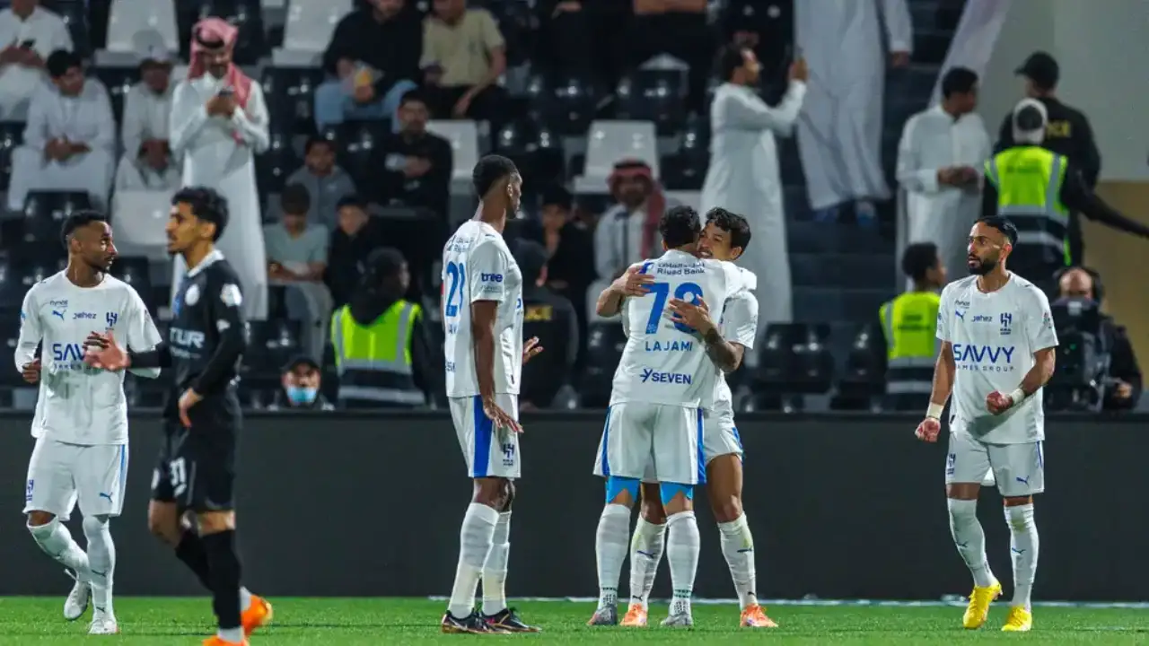 بالفيديو الشباب ضد الهلال: ديربي الرياض المجنون الزعيم ينجو من فخ الشباب