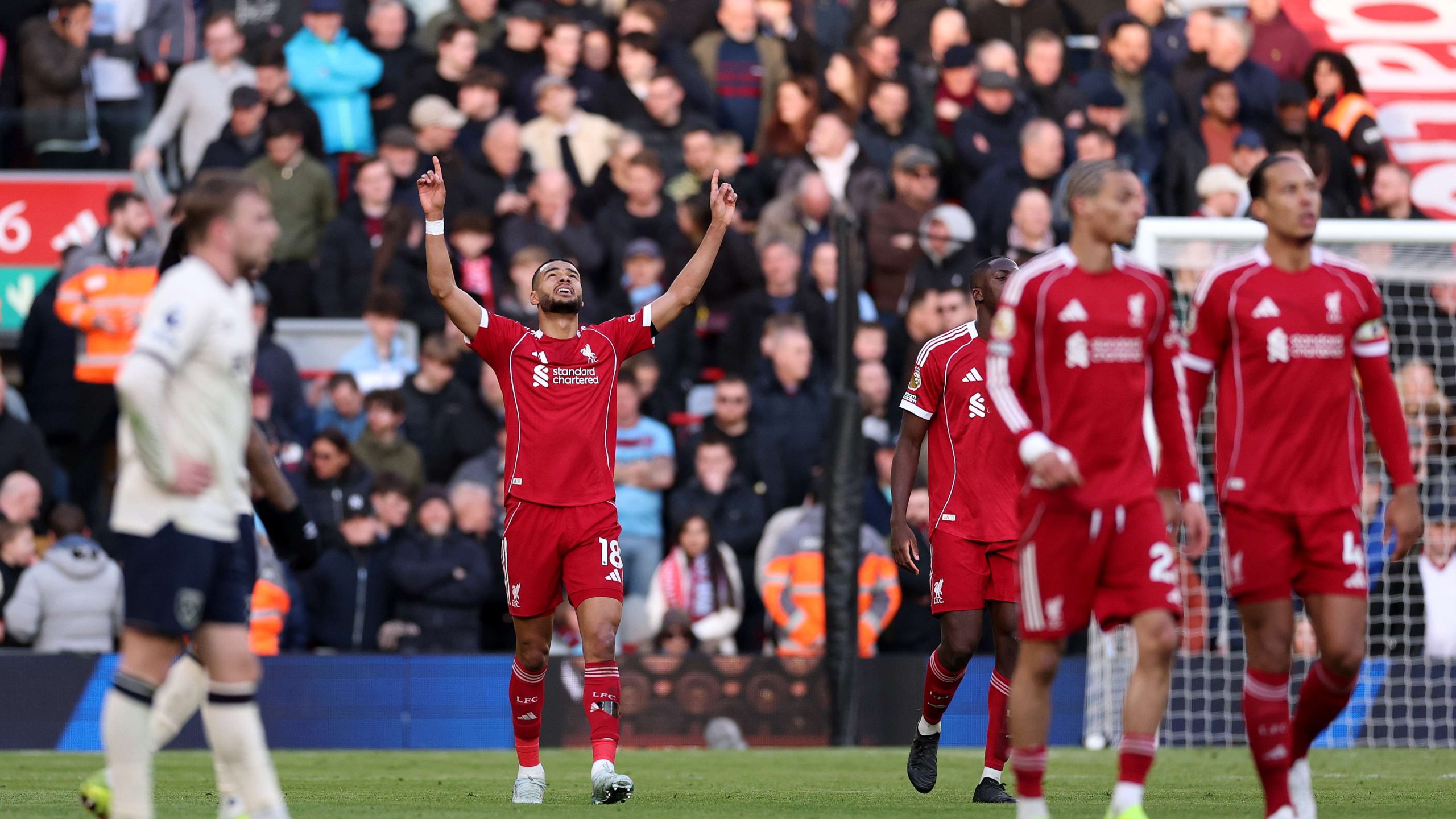 أسطورة ليفربول جرايم سونيس عالق في مطار أبوظبي بسبب التوترات الإقليمية