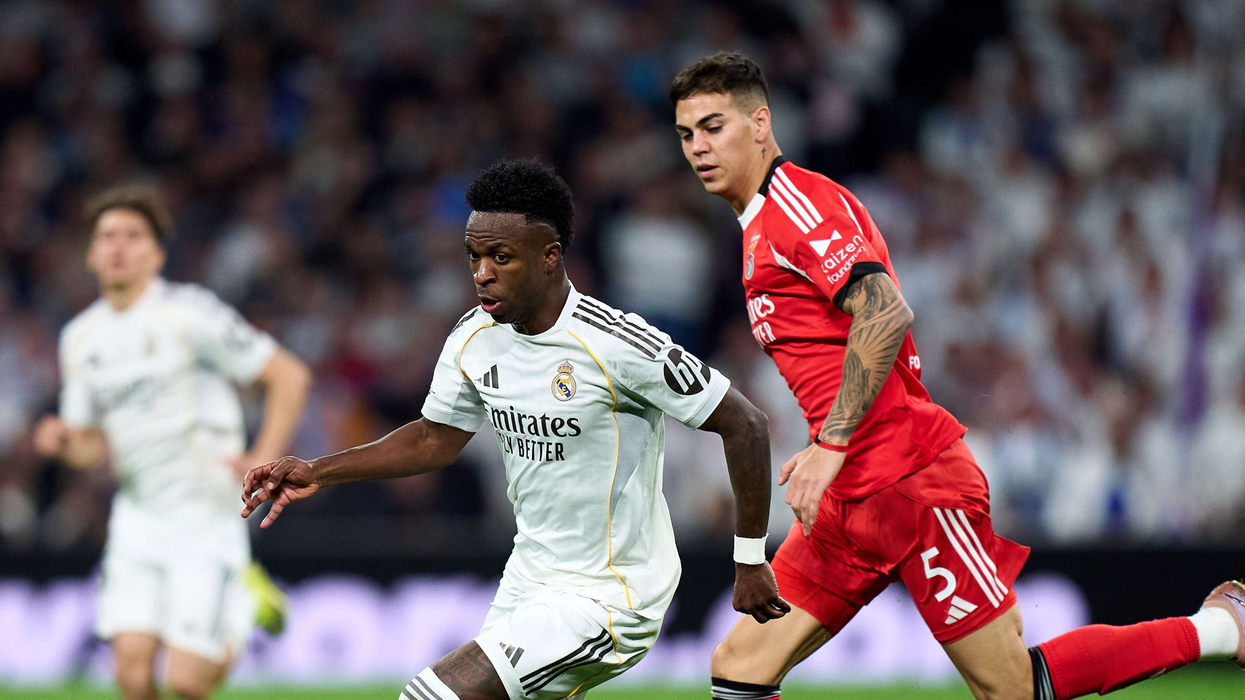 تشكيل أوروبا في فبراير.. فينيسيوس ونجم برشلونة يتصدران المشهد