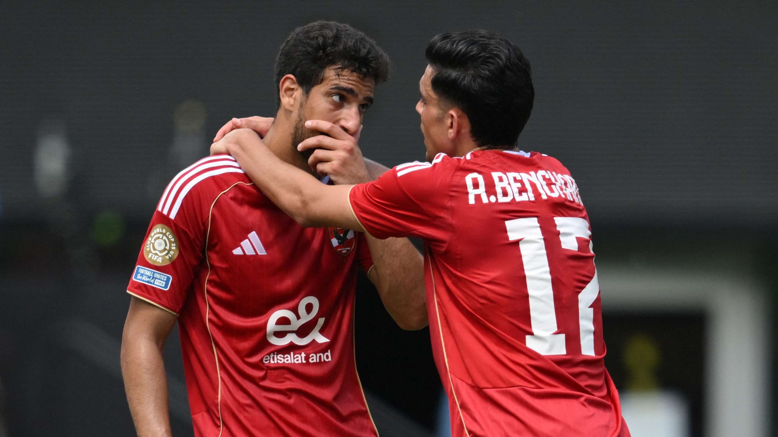 أشرف بن شرقي يثير الجدل في تعادل الأهلي وزد بالدوري المصري