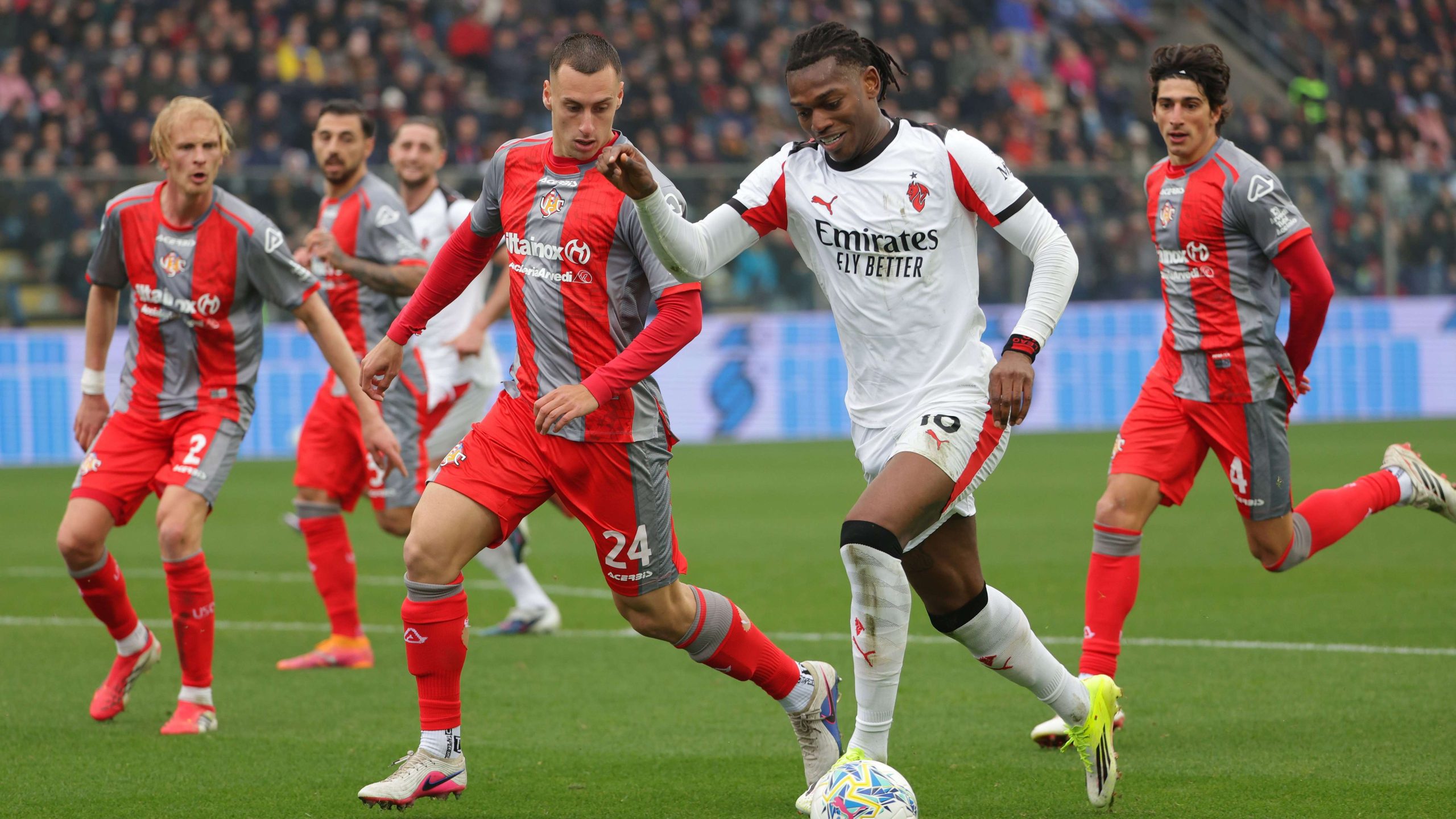 فوز ميلان في الدوري الإيطالي على كريمونيزي قبل ديربي الغضب