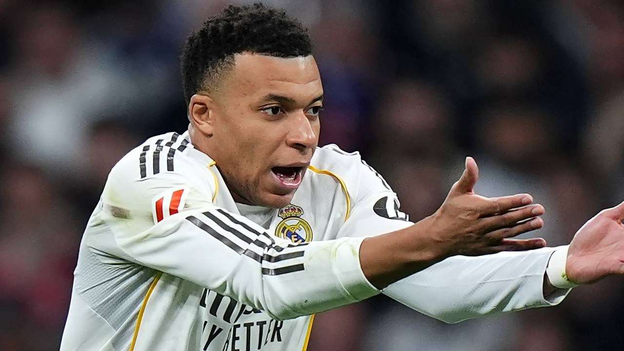 إصابة كيليان مبابي تبعده عن ريال مدريد بسبب رقم رونالدو