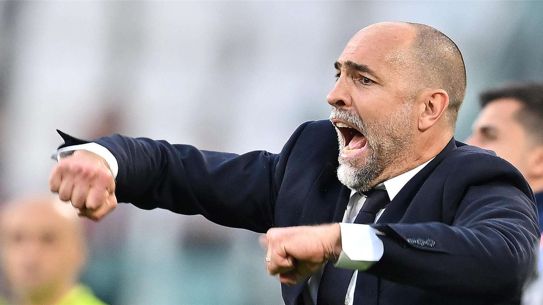 مدرب توتنهام إيجور تودور يهاجم التحكيم ويتهم خيمينيز بالغش بعد الهزيمة