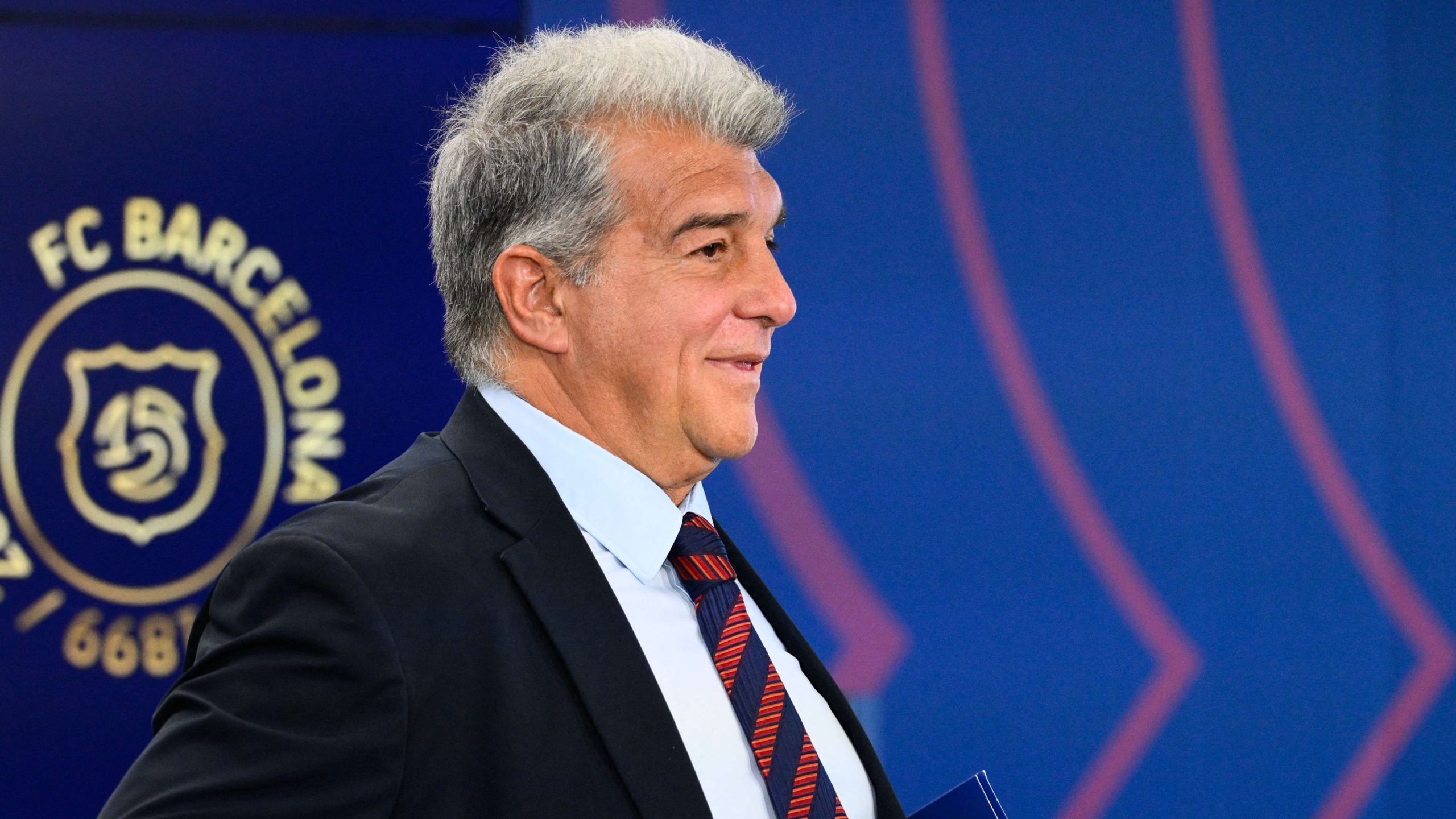 شبح الفساد يطارد برشلونة.. تفاصيل التحقيقات في صفقة “الكونغو” المشبوهة