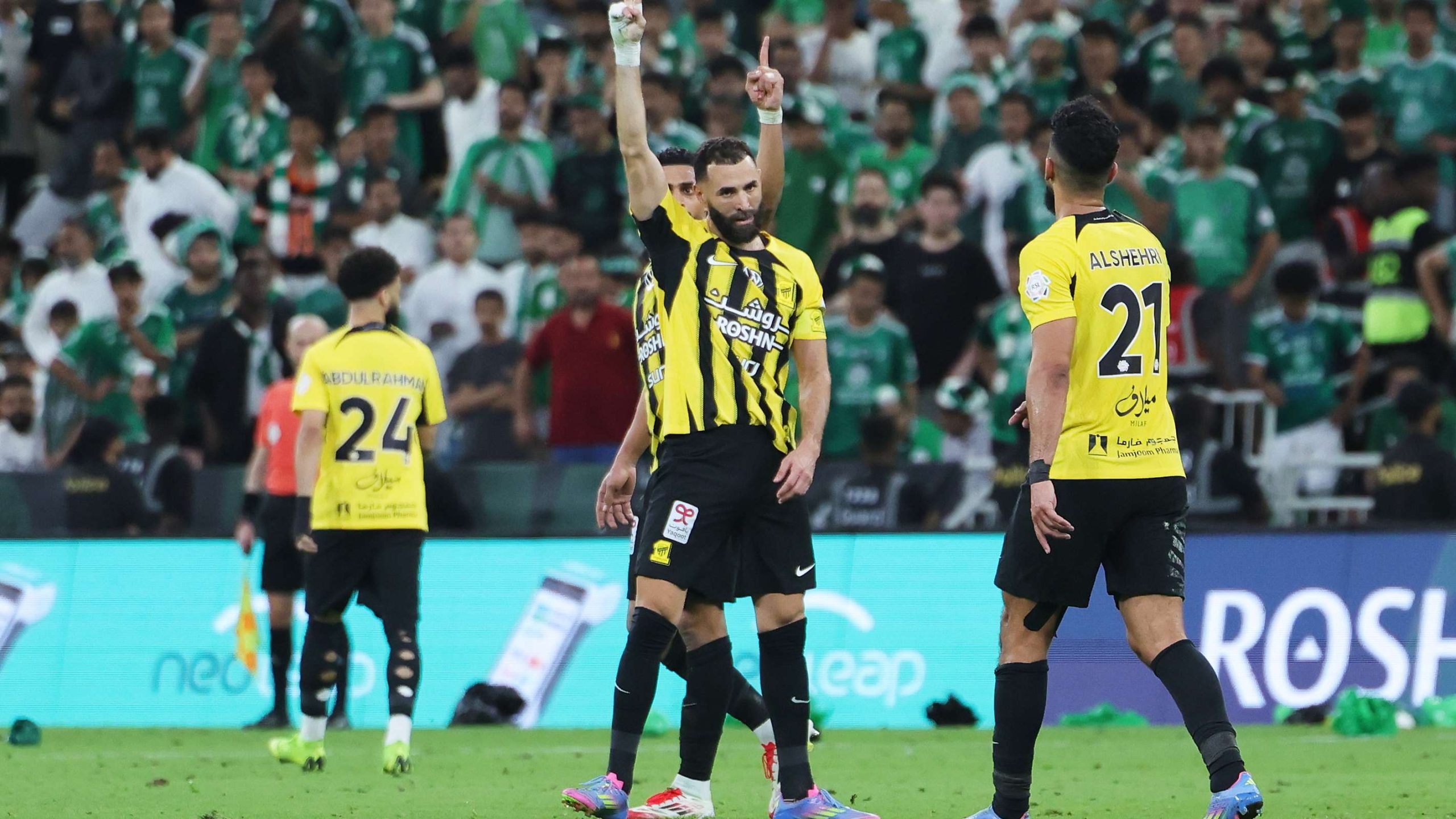 ديربي جدة.. الاتحاد يفتقد “سلاحه الفتاك” بنزيما أمام الأهلي بعد مفاجأة الانتقال للهلال