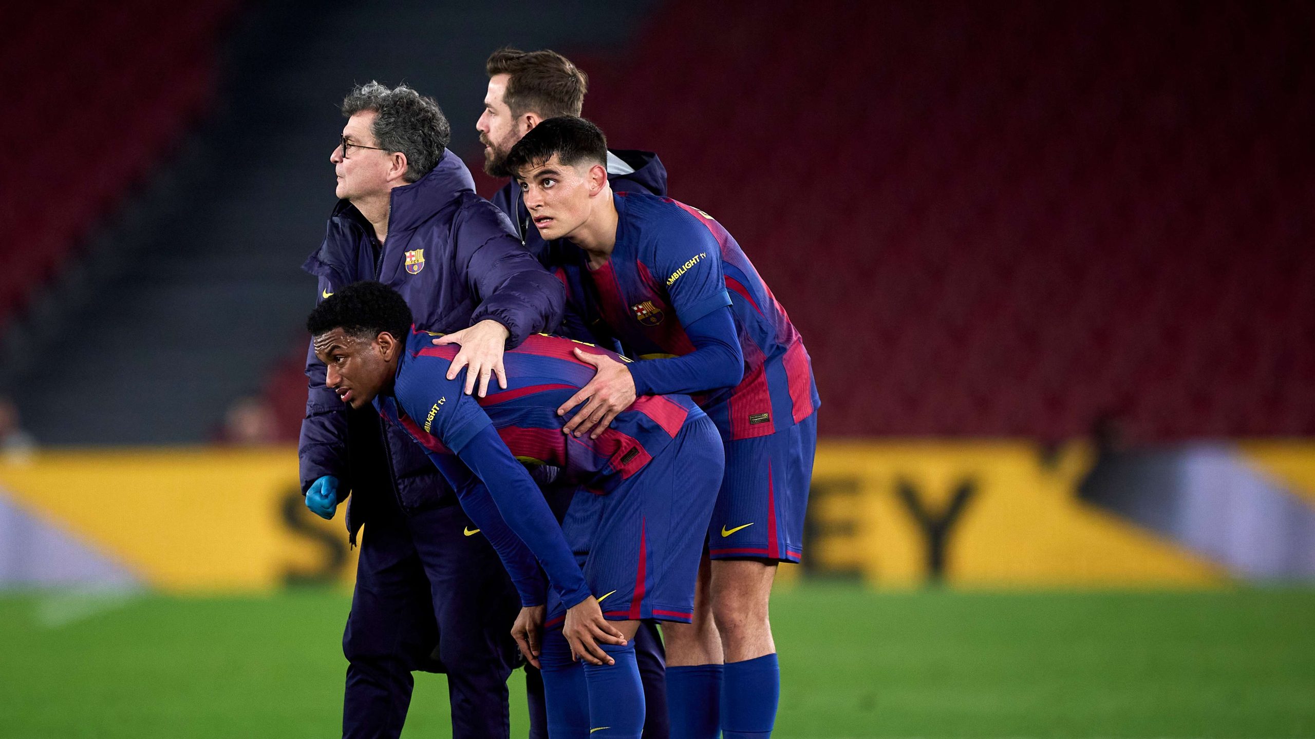 زلزال في غرفة ملابس برشلونة.. أصابع الاتهام تتوجه نحو المسؤول عن الإعداد البدني