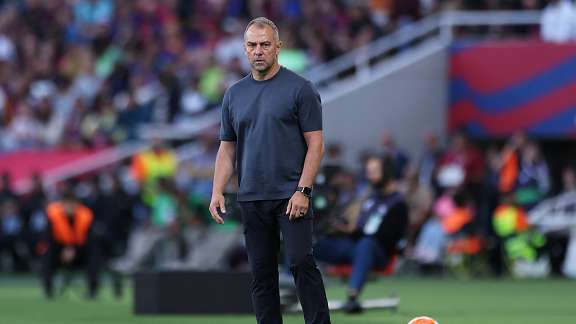 خطة طوارئ من فليك لمواجهة شبح الإصابات.. برشلونة يُعدل مساره قبل موقعة نيوكاسل