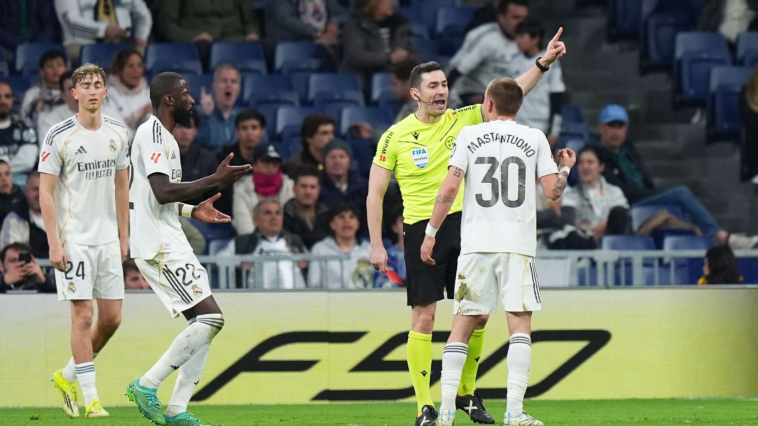 أزمة غيابات تضرب ريال مدريد قبل موقعة سيلتا فيجو: 9 نجوم خارج الحسابات وعودة ثنائي تنعش كتيبة أربيلوا