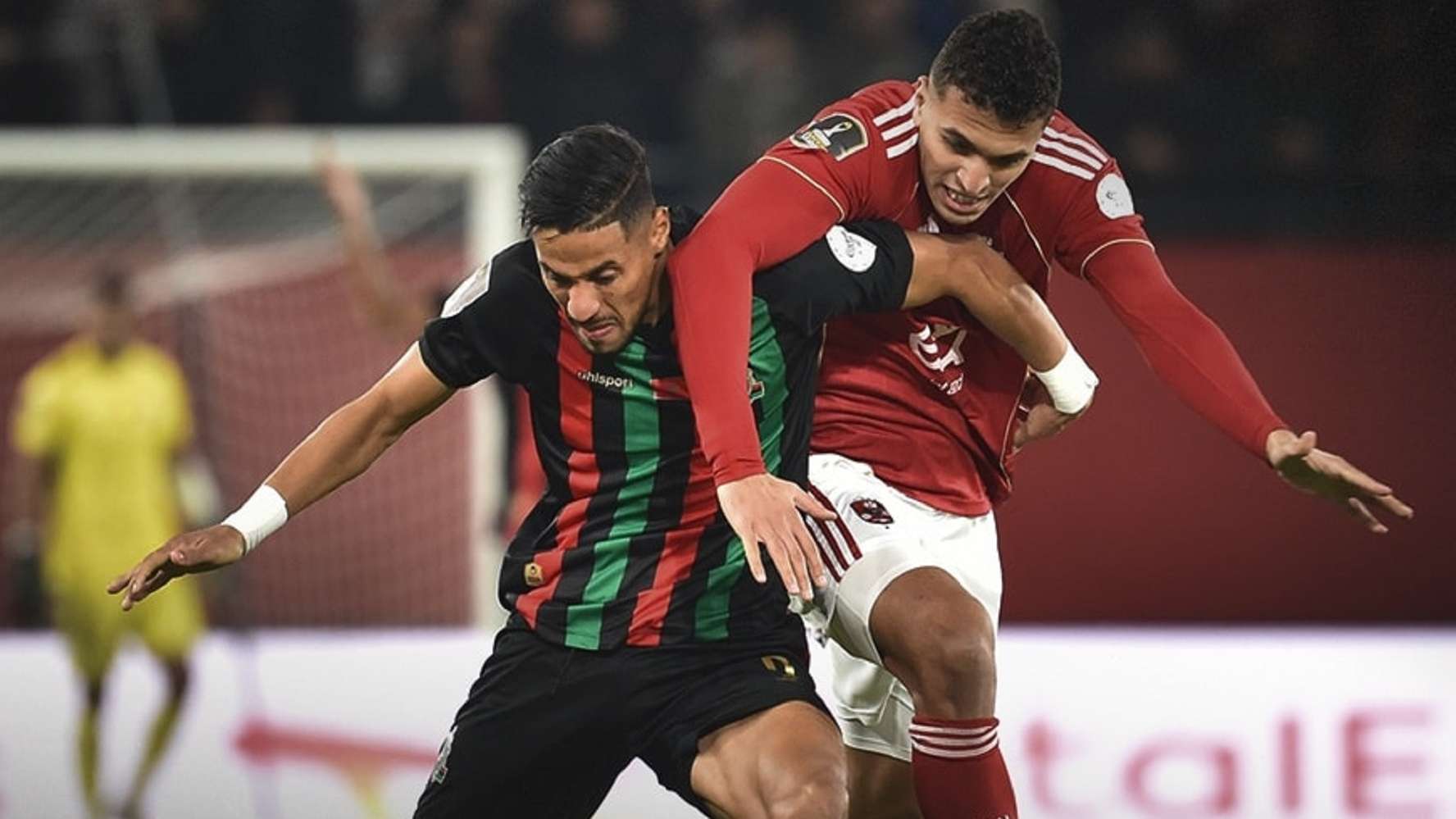 رسمياً.. الكاف يفرض عقوبات صارمة على الجيش الملكي والأهلي المصري بعد موقعة القاهرة