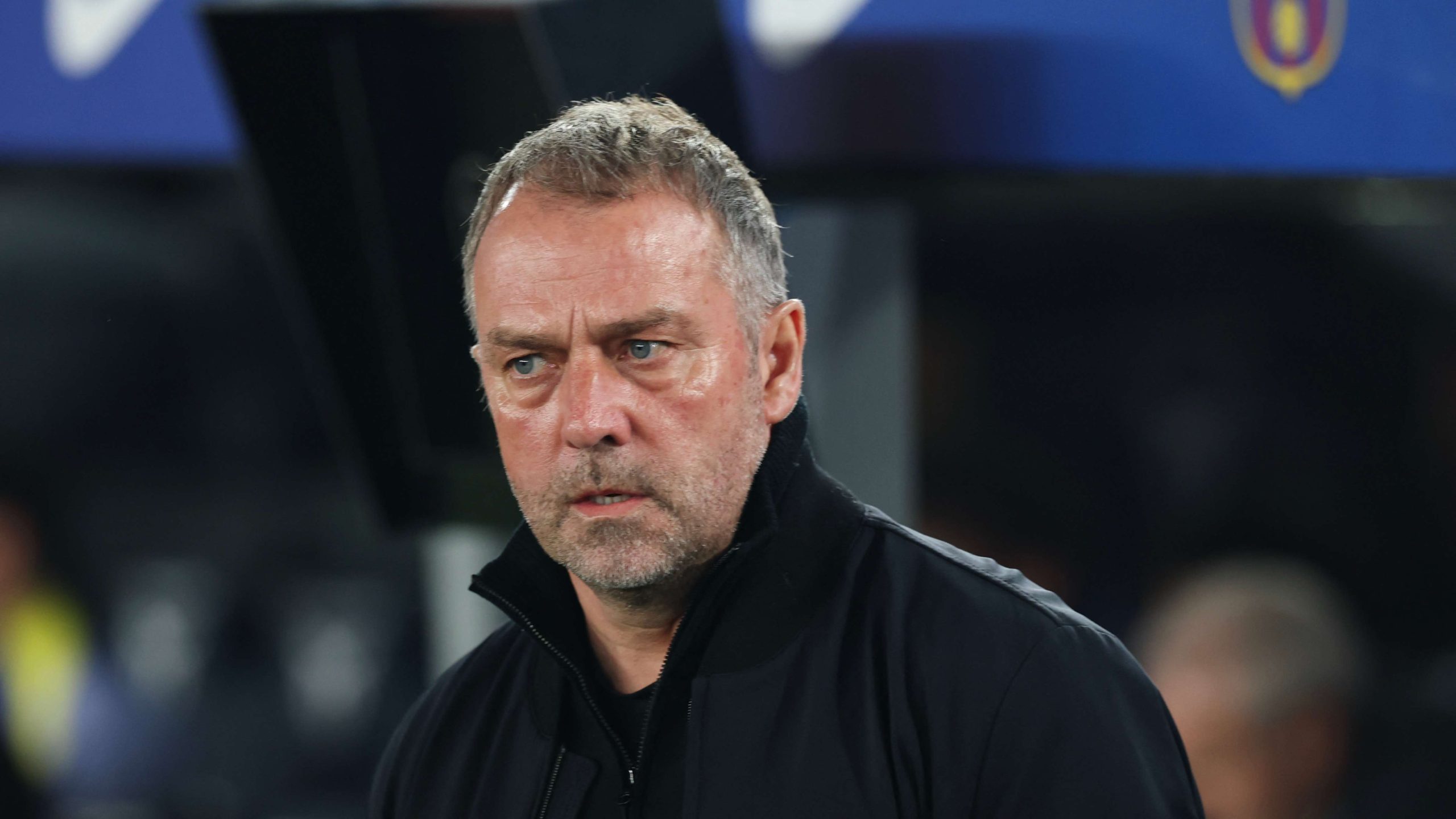 فليك يتحمل مسؤولية إصابات برشلونة ويفاجئ نجمه بتشبيه تاريخي بـ «فيليب لام»