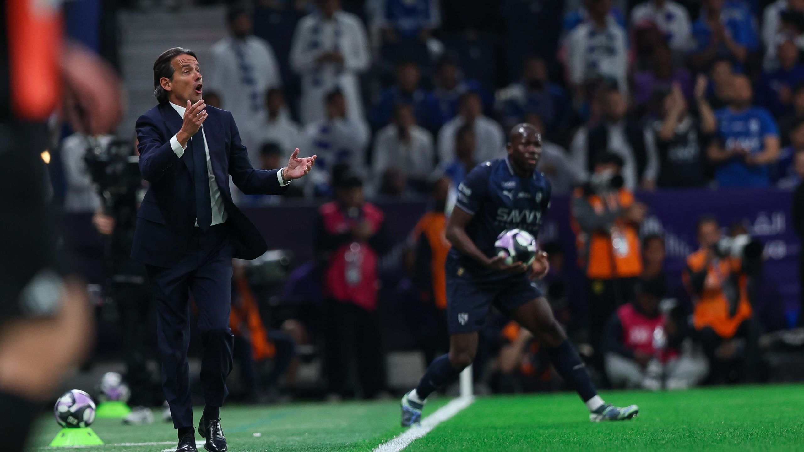 إنزاجي يرفع راية التحدي: الهلال يطارد النصر والأهلي في صراع صدارة دوري روشن