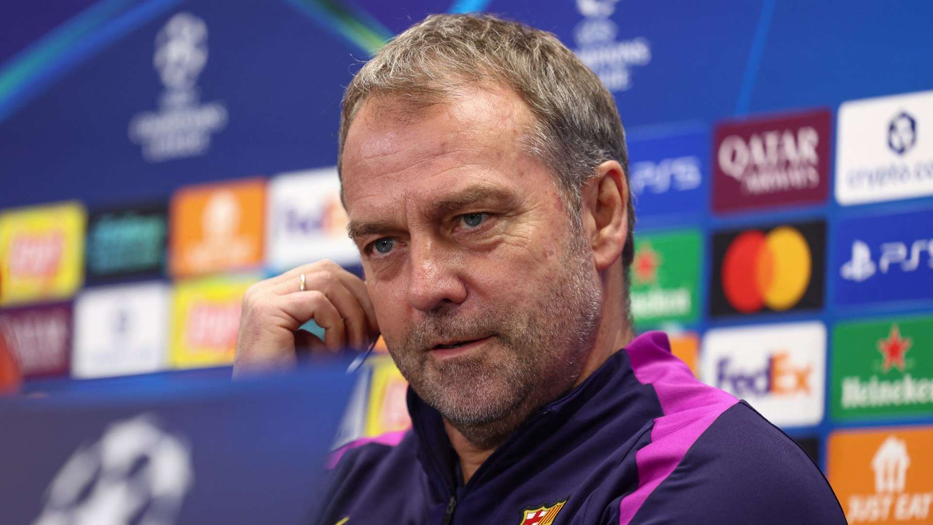 زلزال في برشلونة.. هانز فليك يفتح النار على الطاقم الطبي بعد توالي الإصابات