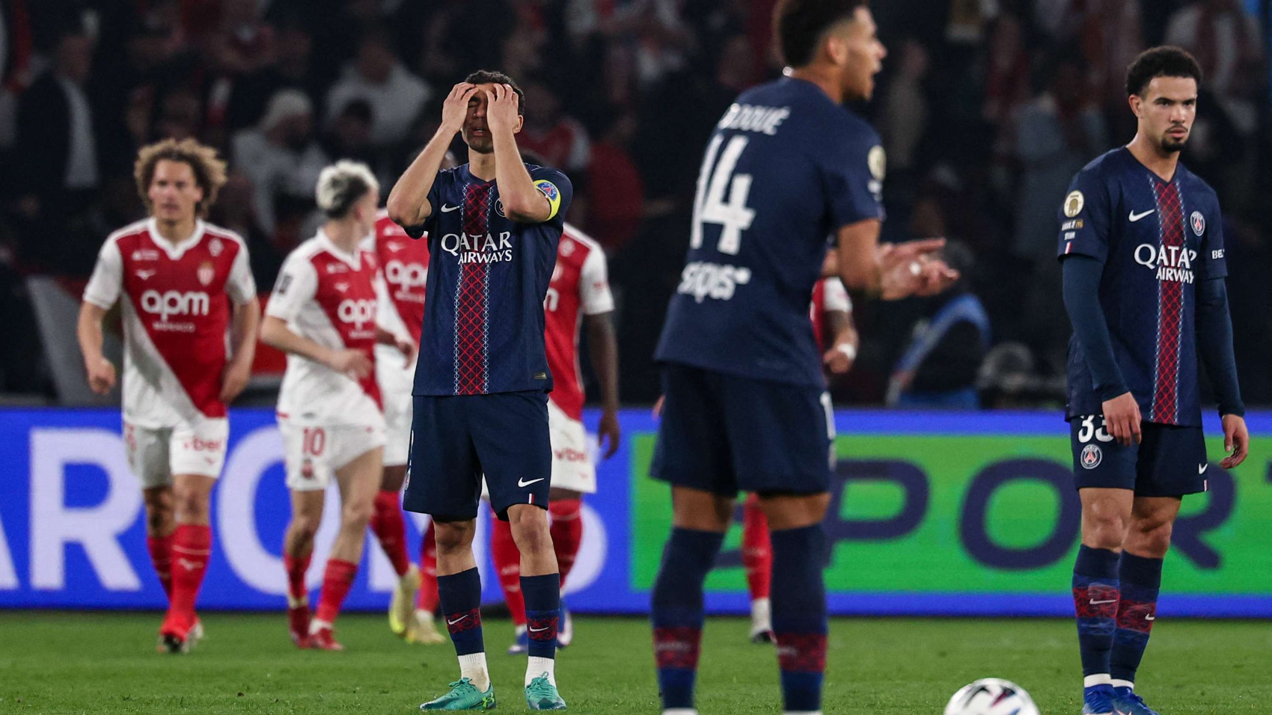 موناكو يصعق باريس سان جيرمان بثلاثية ويشعل الصراع على صدارة الدوري الفرنسي