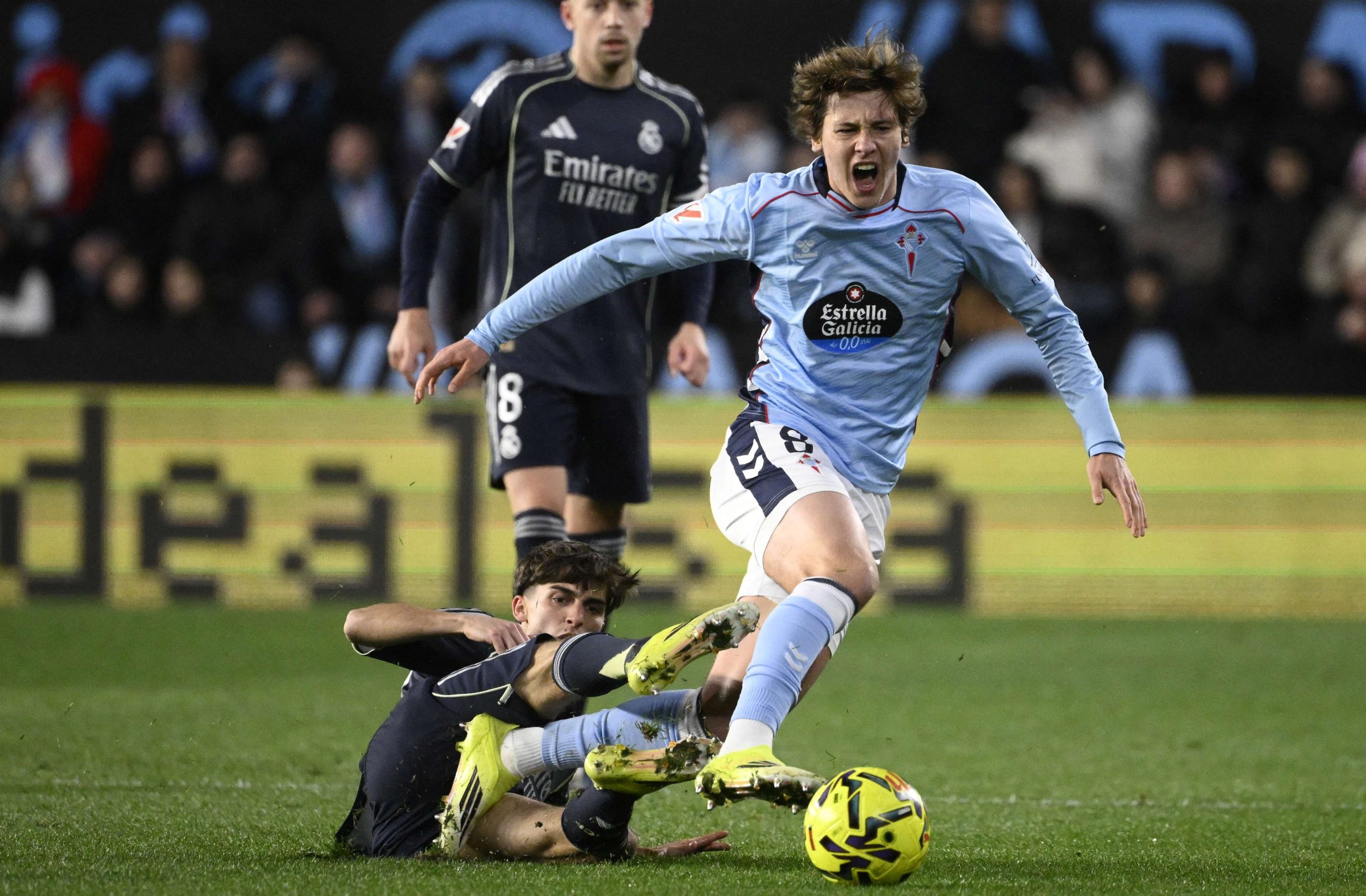 جدل تحكيمي واسع.. هل جامل الحكام ريال مدريد أمام سيلتا فيجو؟ خبير يحسم اللعبة المثيرة