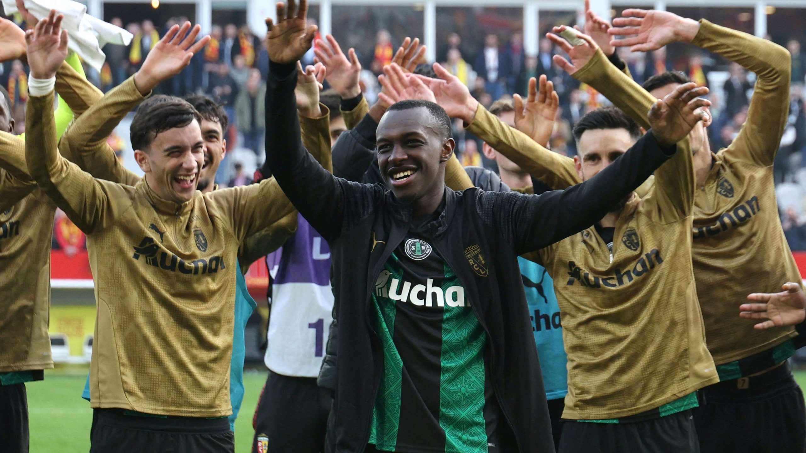 سعود عبد الحميد يكتب التاريخ في الدوري الفرنسي ويقود لانس لمطاردة الصدارة