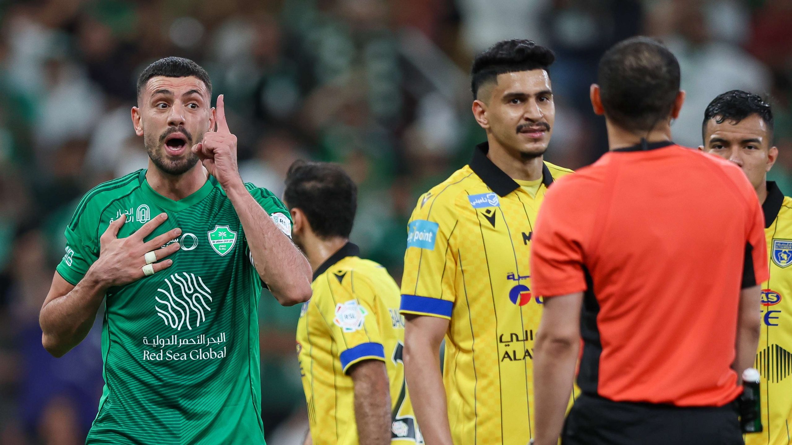 زلزال في دفاع الراقي.. غياب ديميرال يمتد لفترة أطول ويصدم يايسله قبل المنعطف الحاسم