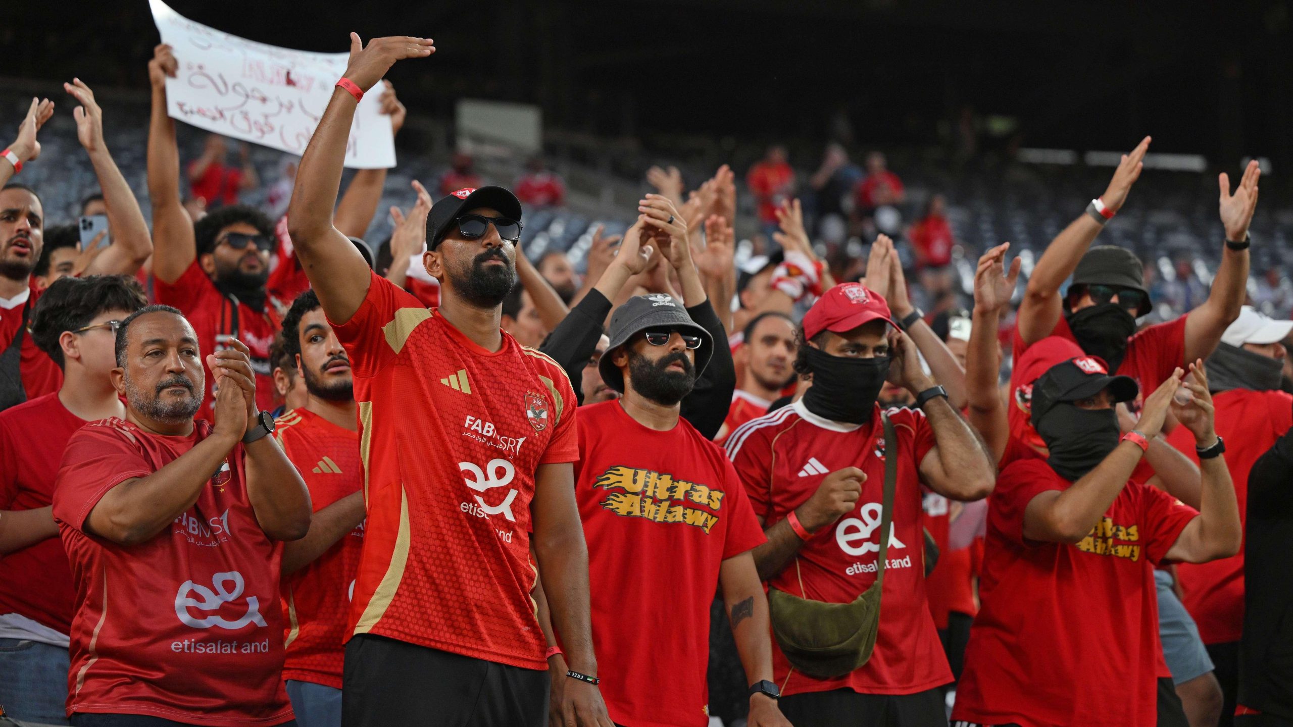 الأهلي يواجه عاصفة عقوبات الكاف: حرمان جماهيري وغرامات باهظة قبل صدام الترجي