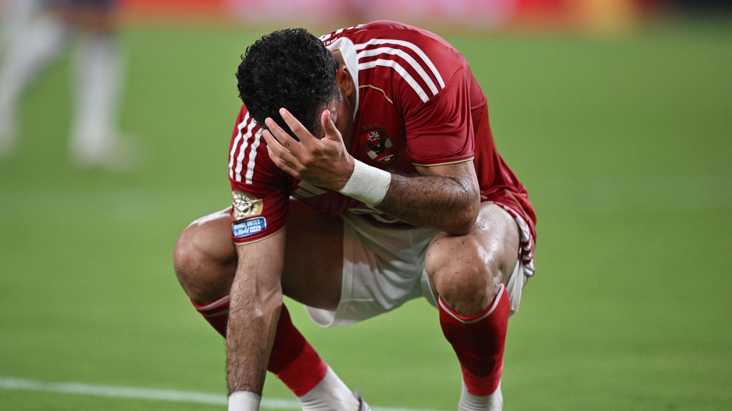 هدية ذهبية لبيراميدز.. تعثر الأهلي يمنح السماوي وصافة الدوري المصري