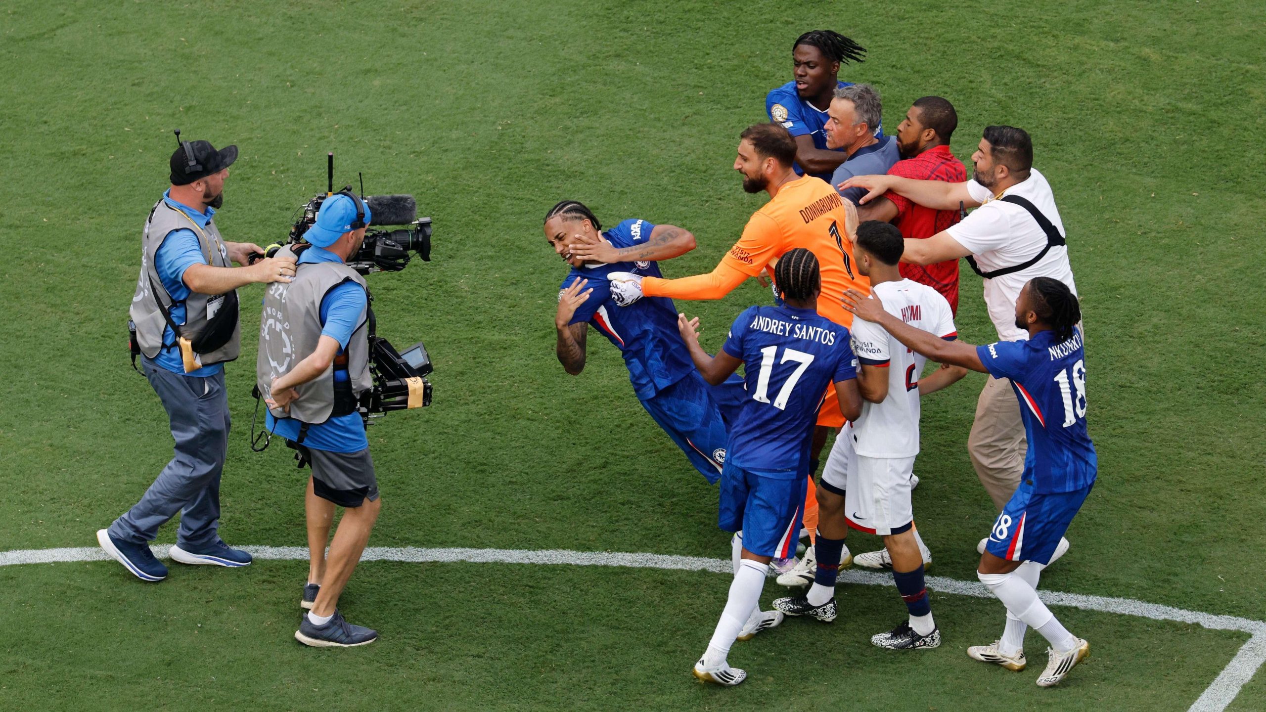 صراع العمالقة يشتعل: باريس سان جيرمان وتشيلسي الموعد والقنوات الناقلة!