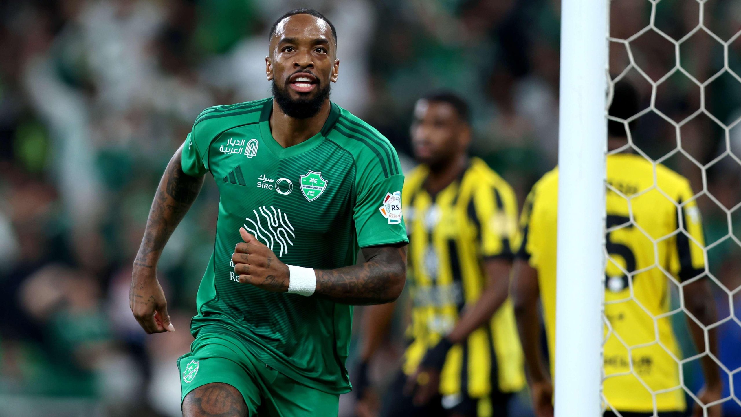 صدمة مدوية: إيفان توني يهدد مستقبل نجم الأخضر قبل مونديال 2026 في قمة الدوري السعودي!