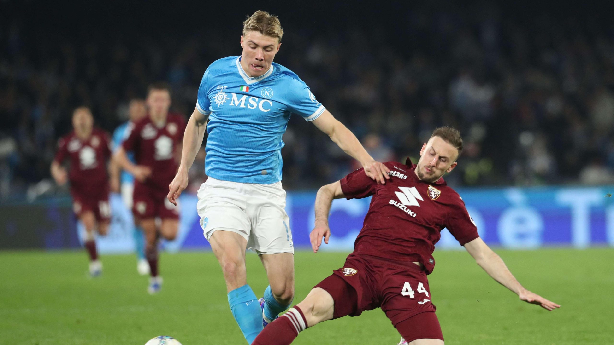 قرار نهائي وحاسم: نابولي يغلق ملف عودة هويلوند إلى مانشستر يونايتد ويؤكد بقاءه