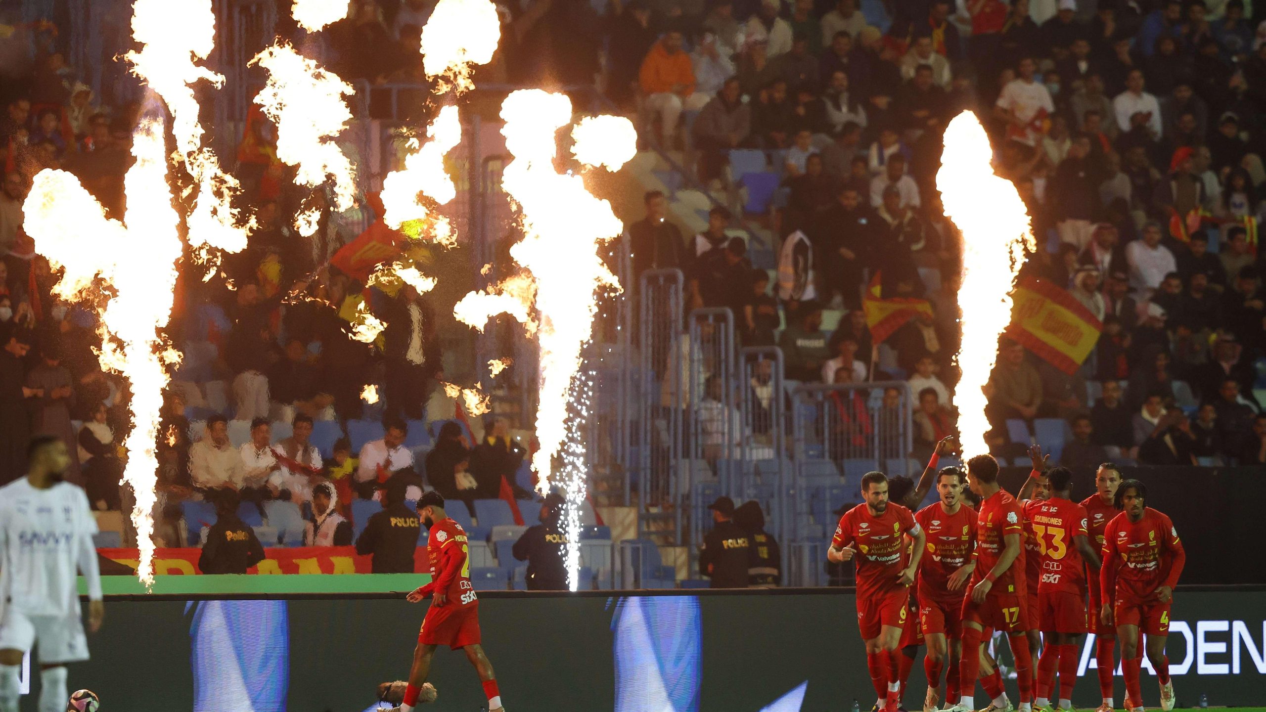 انتفاضة القادسية التاريخية: ريمونتادا دراماتيكية تمنح الليوث رقماً قياسياً في دوري روشن