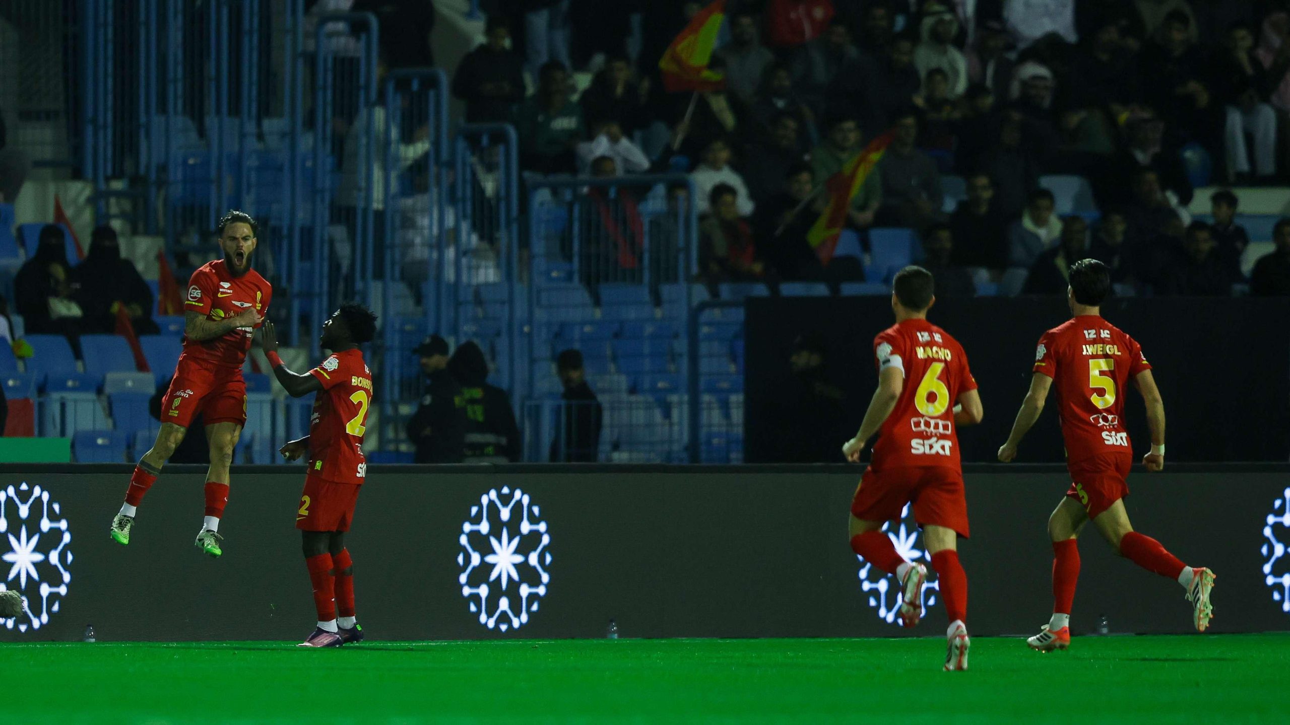 ملحمة الدقائق الأخيرة: القادسية يسطّر تاريخاً جديداً ويهزم الأهلي برقم قياسي غير مسبوق