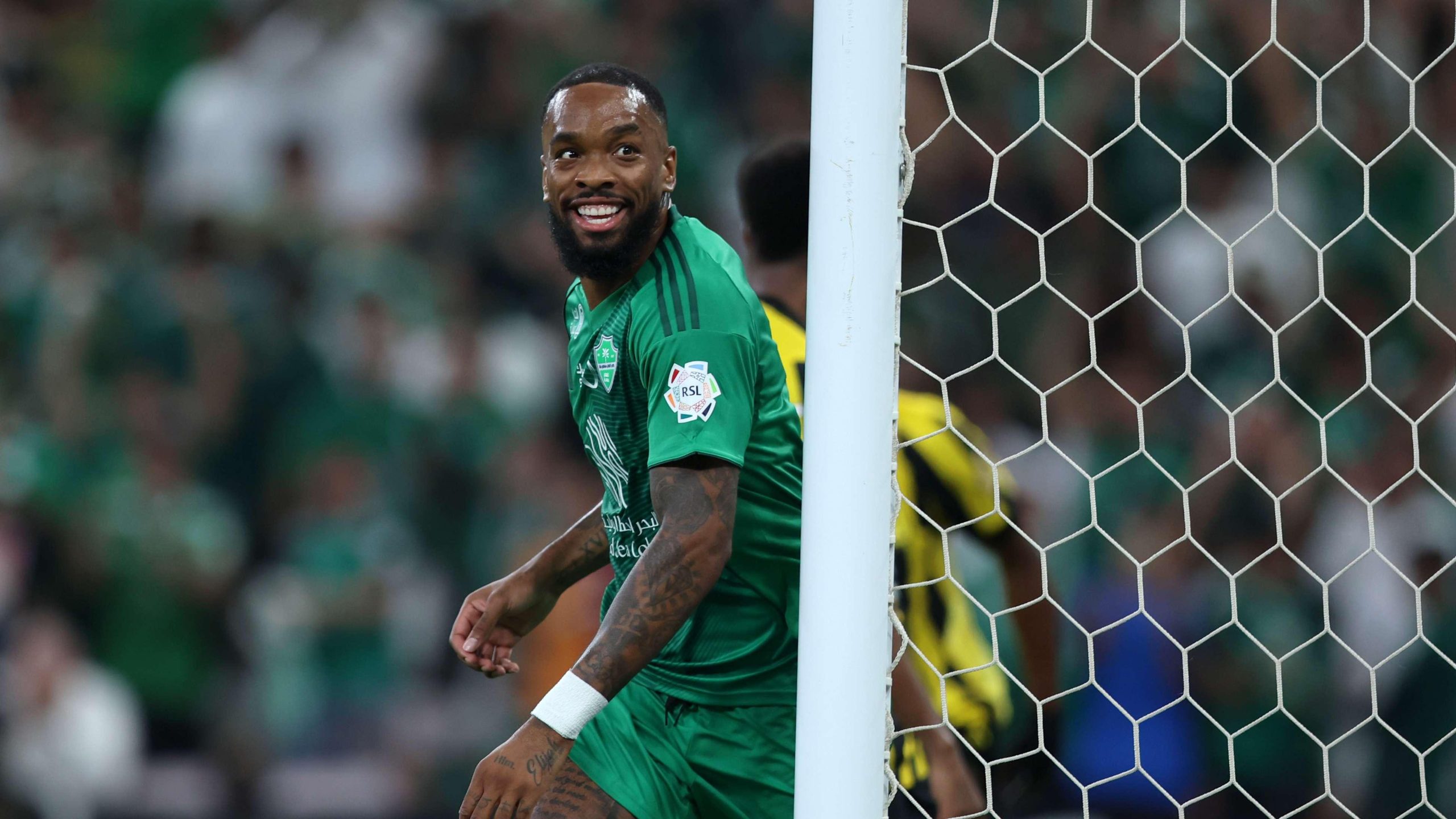 ابتسامة ساخرة واشتباك بالأيدي: ‘إيفان توني’ يثير الجدل مجدداً في ‘دوري روشن