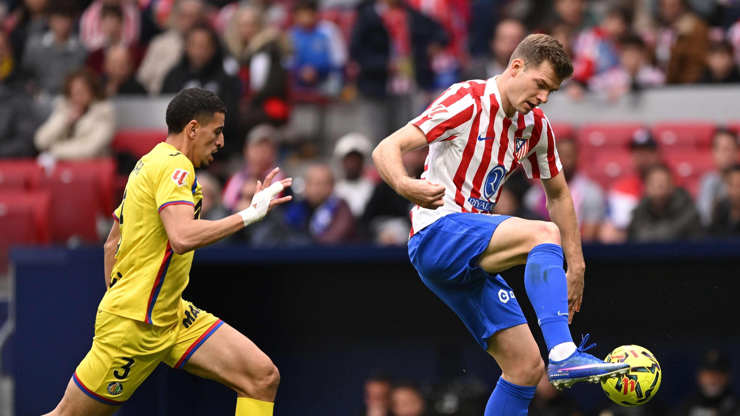 عبقار يصرخ بالظلم: ‘أقسم لم أقصد لمس سورلوث في تلك المنطقة الحساسة!