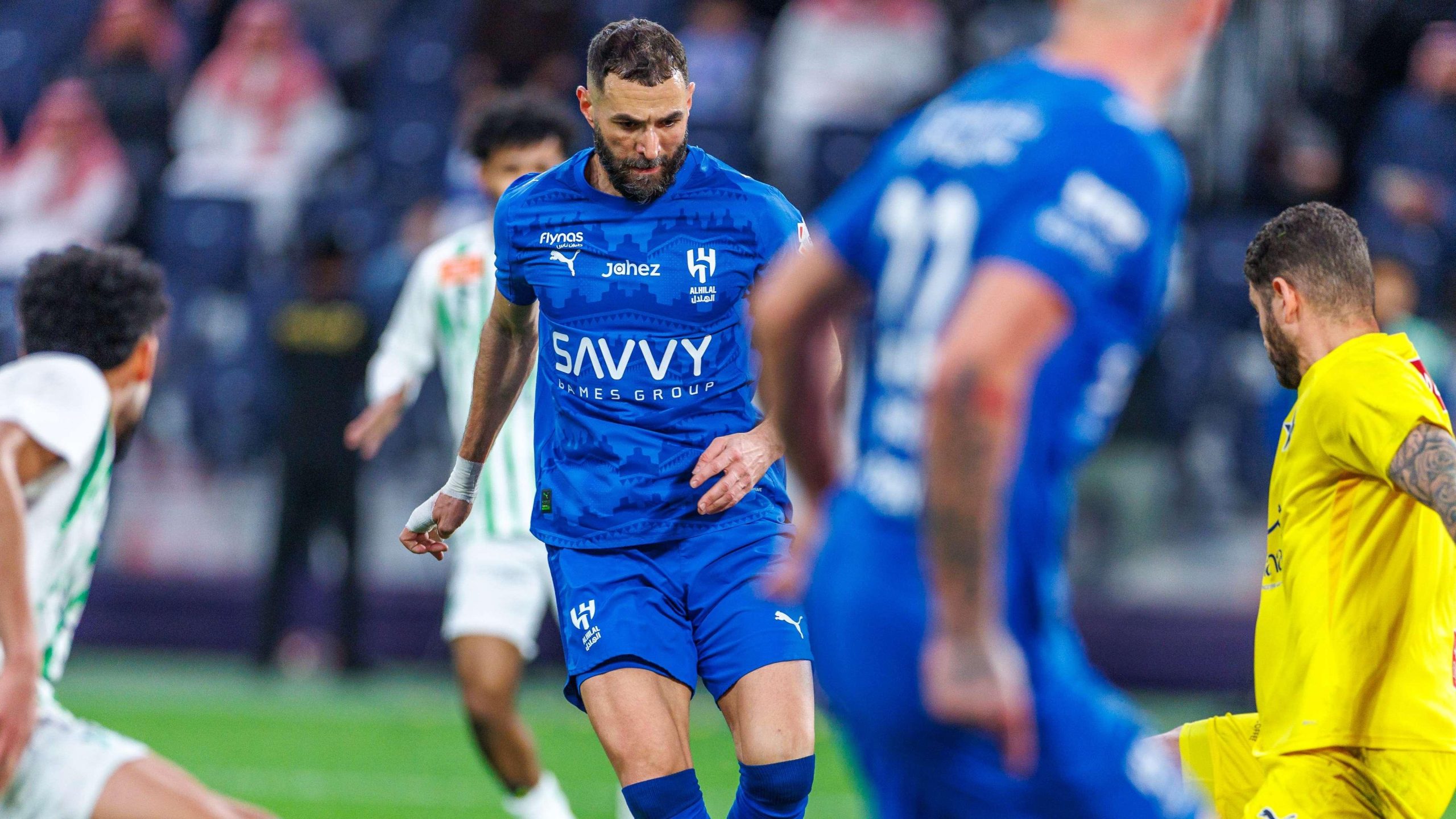 قرار كريستيان جراي يثير زلزالاً تحكيمياً: مشادة نارية تشعل أجواء الهلال والفتح!