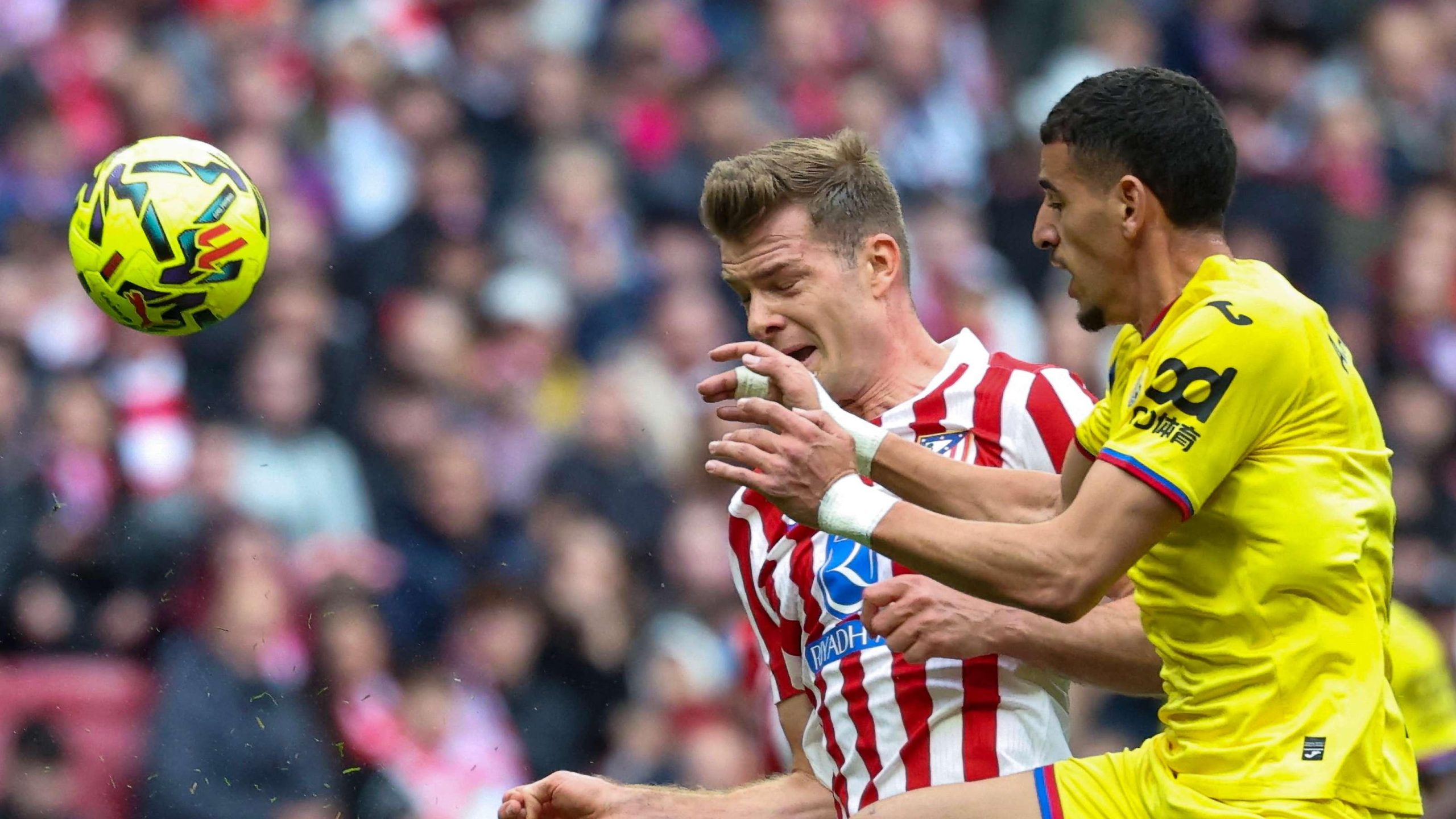 بوردالاس يدافع بقوة عن عبقار: لم يلمس سورلوث في ‘منطقة حساسة’ والمقاييس التحكيمية صادمة!