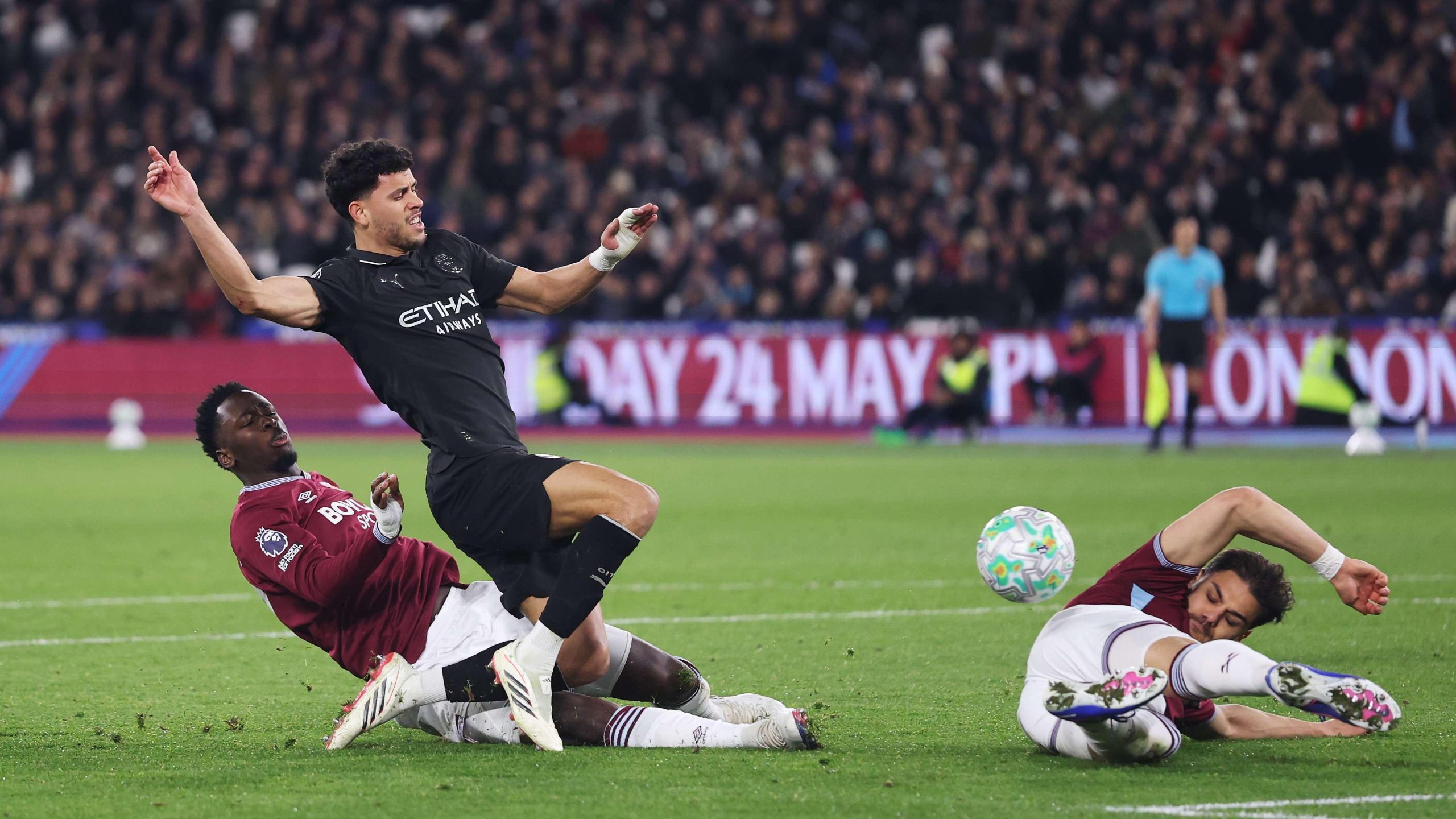 البريميرليج يشتعل: مانشستر سيتي يتعثر مجدداً ويُقرب آرسنال من حلم اللقب!