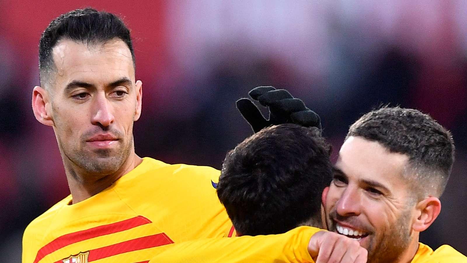 بالفيديو: أسطورة برشلونة سيرجيو بوسكيتس يُدلي بصوته في الانتخابات الرئاسية ويكشف عن دعمه الضمني لمرشح بارز