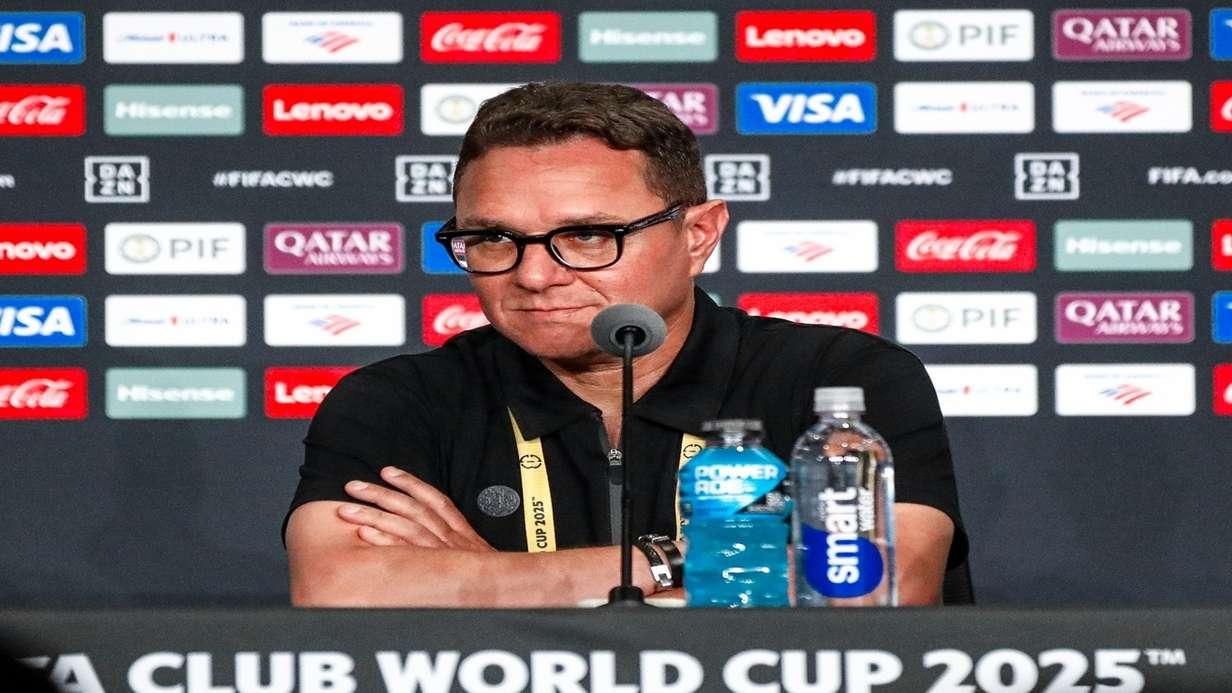 بنهاشم يواجه الشائعات: مدرب الوداد يرد بقوة على أنباء قدوم عموتة وإقالته الوشيكة