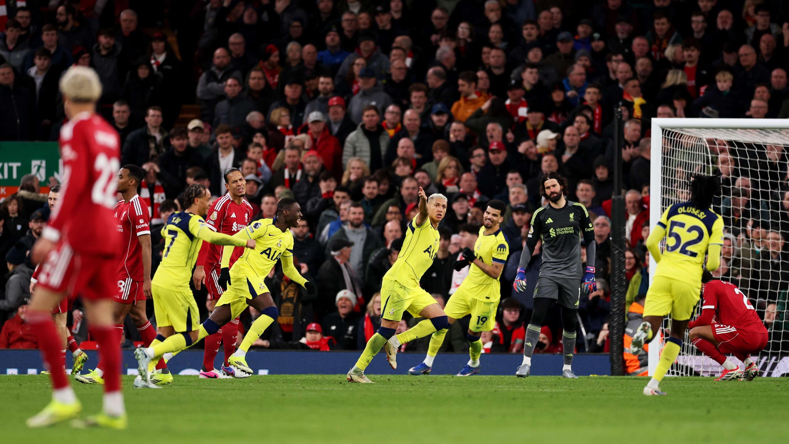 دراما ‘أنفيلد’: توتنهام يخطف نقطة ثمينة بهدف قاتل من أنياب ليفربول