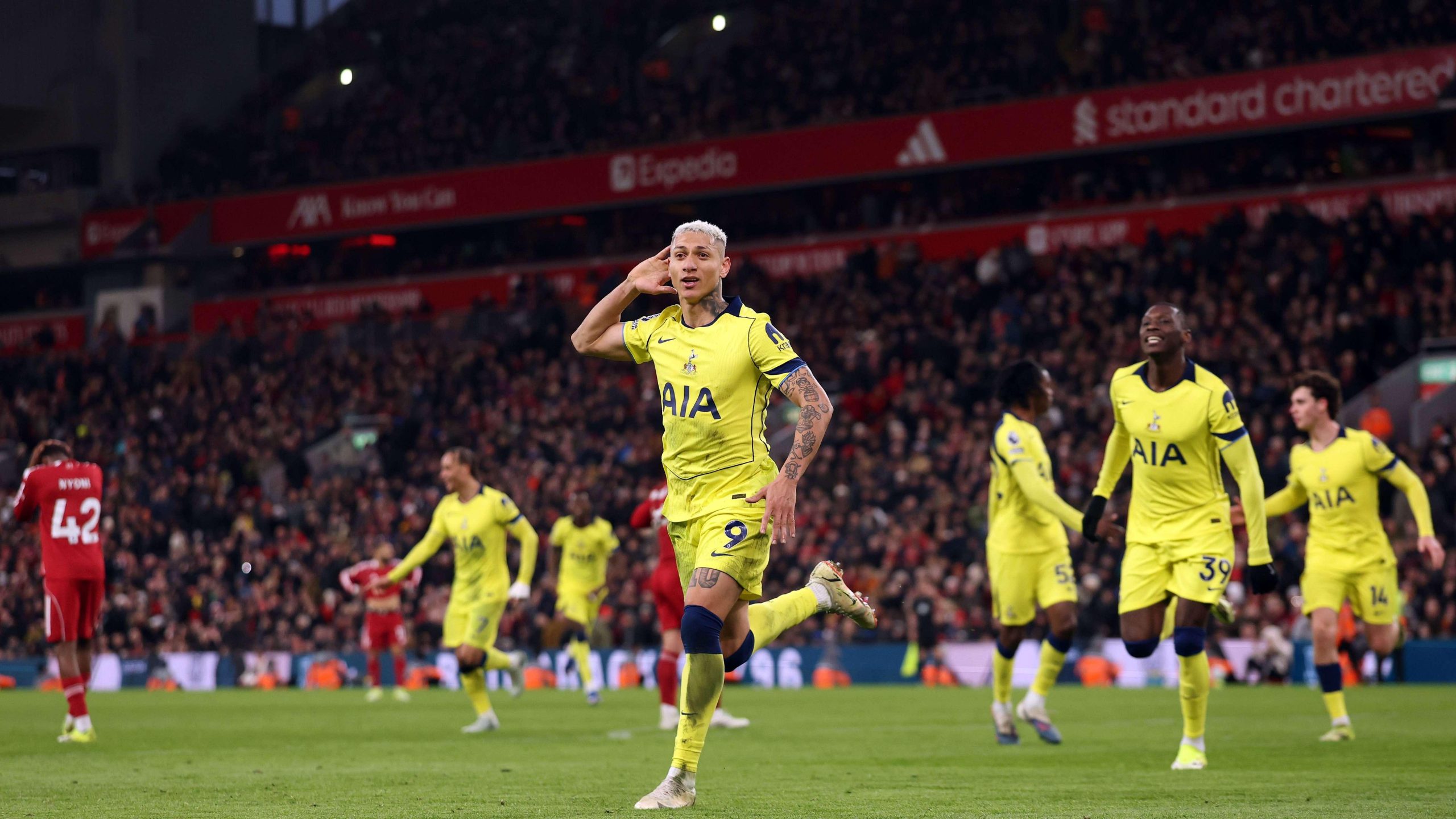 ريتشارليسون يفرض كلمته على أنفيلد: هدف قاتل يوقف ليفربول ويصنع التاريخ!