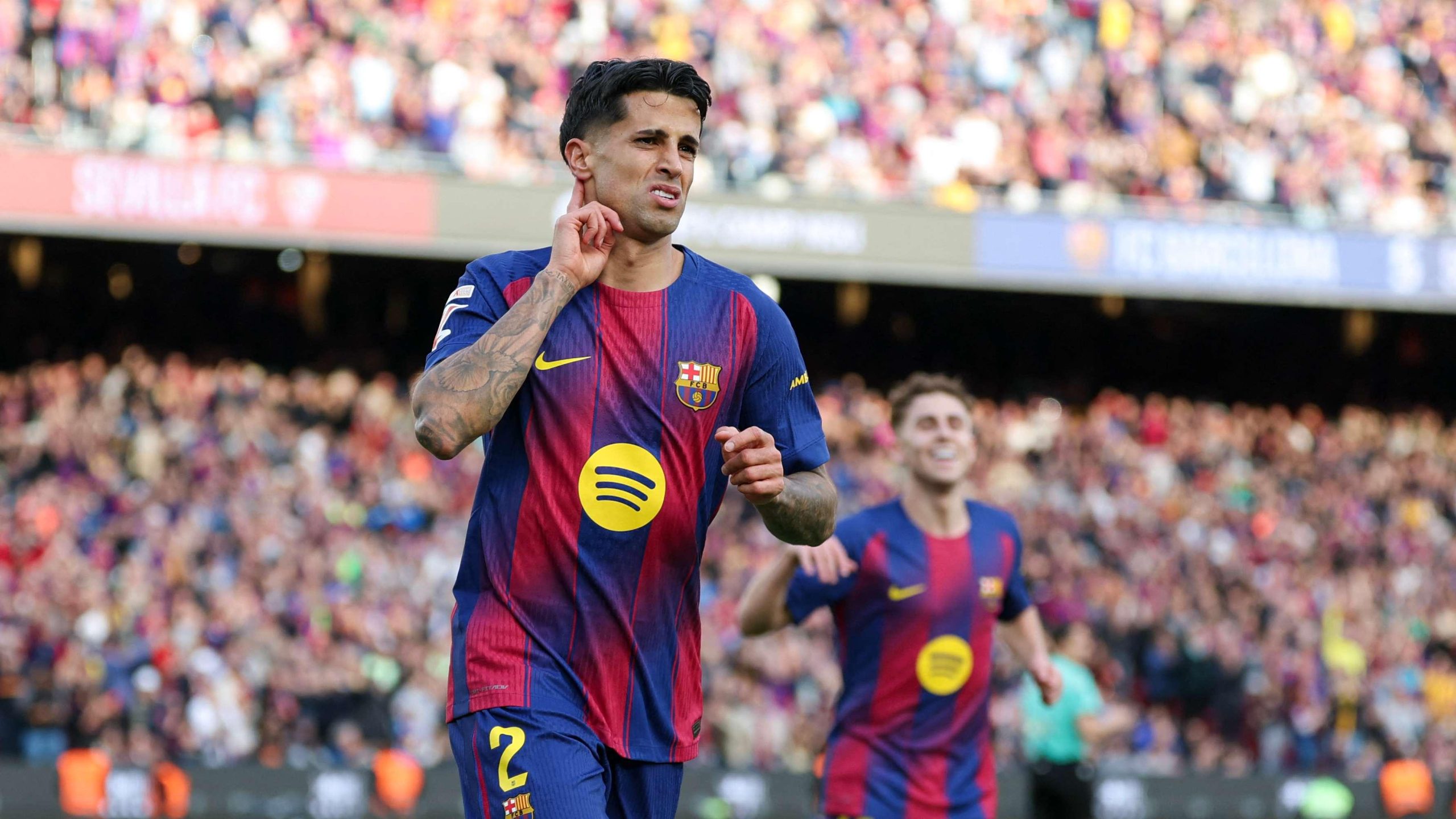 كانسيلو في مواجهة مصيرية: تضحية بالراتب من أجل البقاء في ‘برشلونة’ و’الهروب’ من ‘الهلال