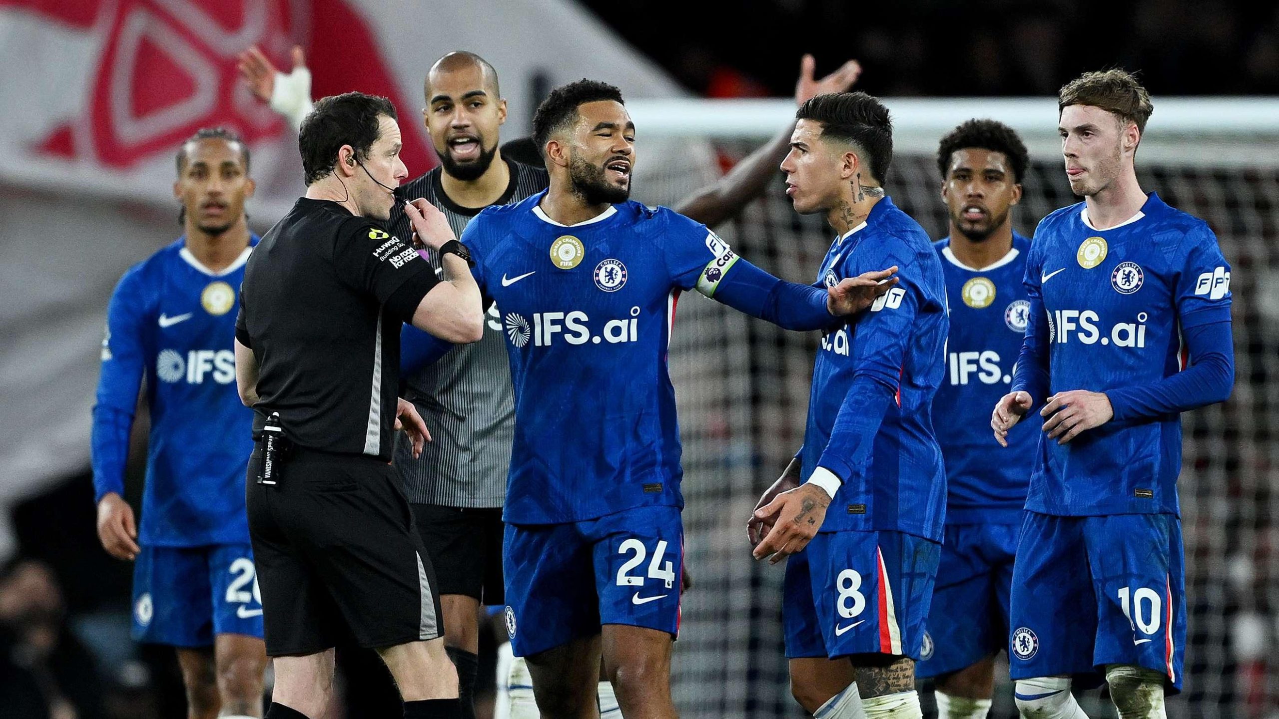 صدمة مدوية للبلوز: رييس جيمس يغيب عن تشيلسي في توقيت حرج قبل قمة باريس