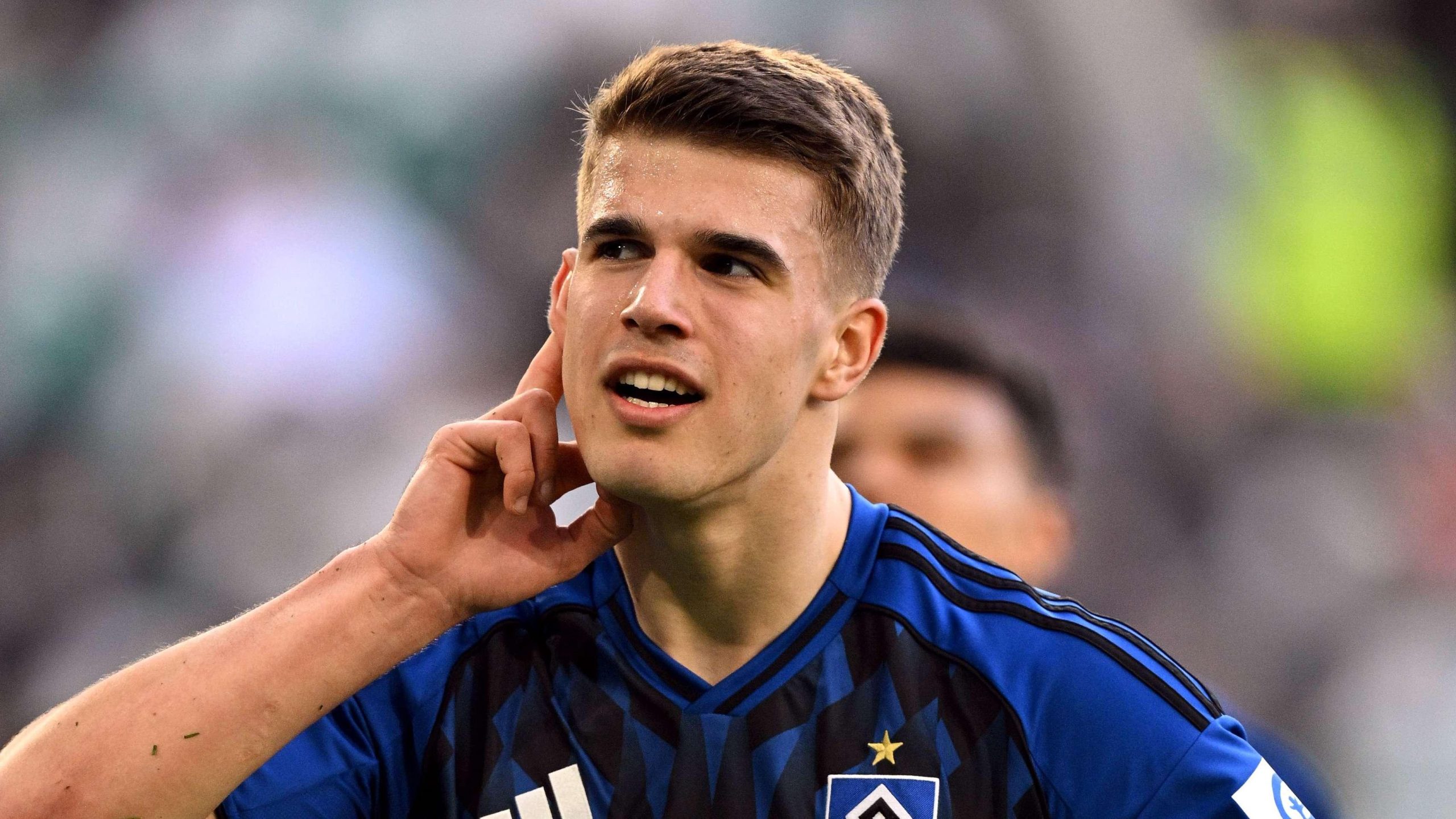 هبوط السبيرز يفتح الأبواب: برشلونة يقترب من خطف جوهرة توتنهام الدفاعية