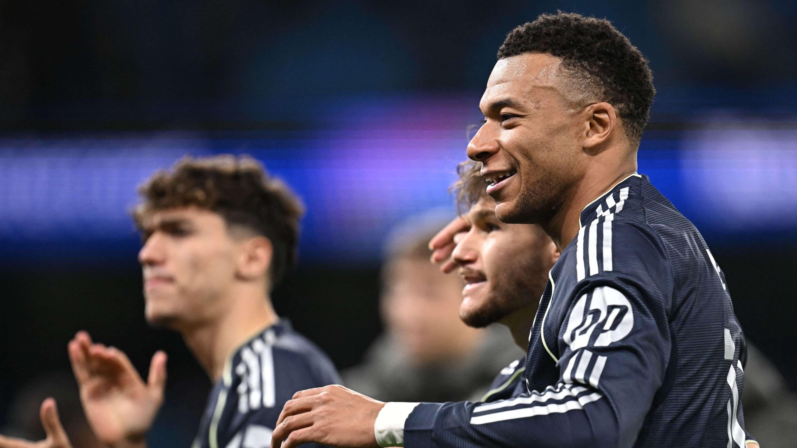 قمة الديربي تقترب: ريال مدريد يستعيد نجميه بمزيج من التفاؤل والحذر!