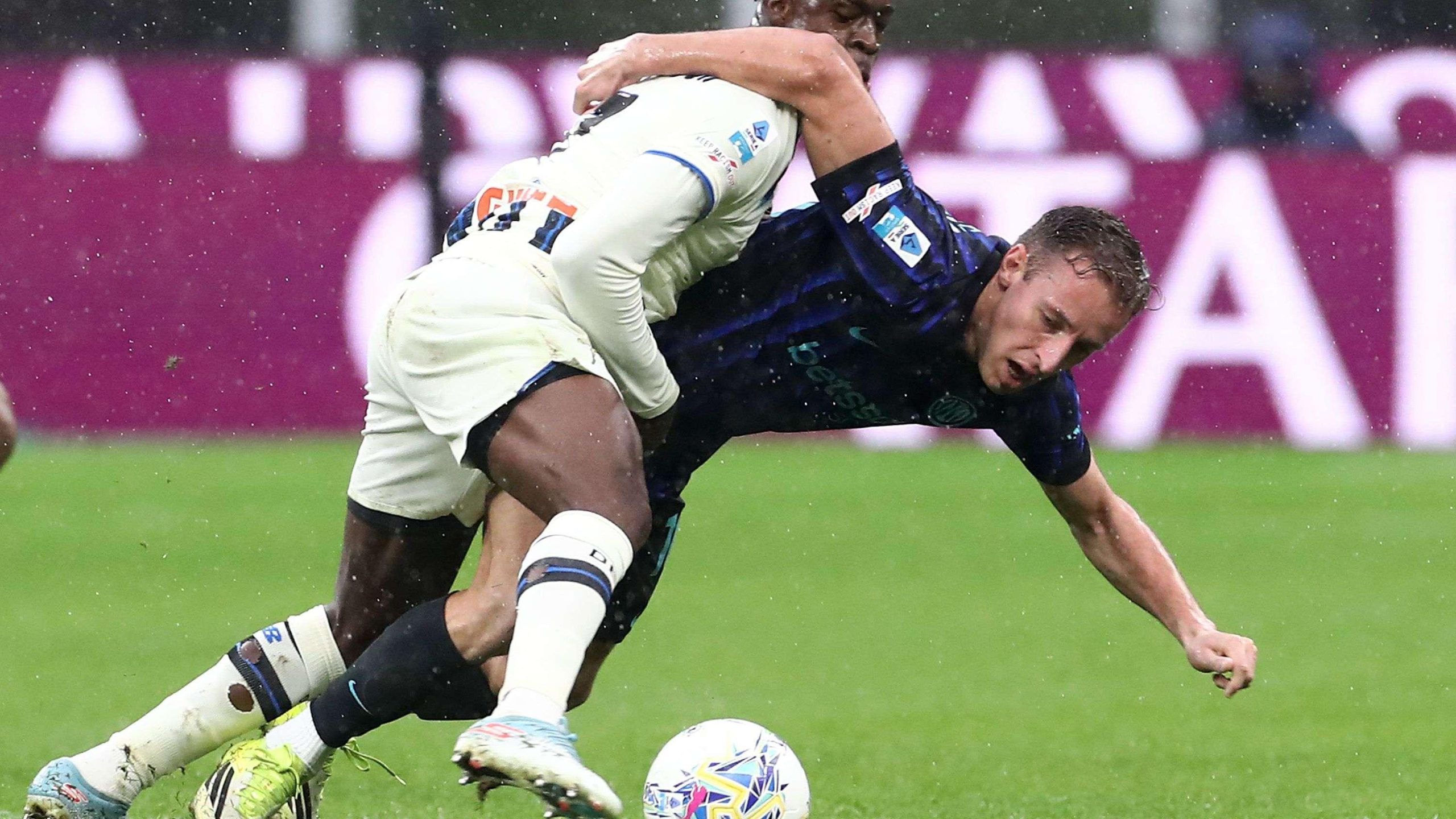 صراع القمة والهروب من القاع: دليل شامل لمواجهة فيورنتينا وإنتر في الدوري الإيطالي 2025-2026