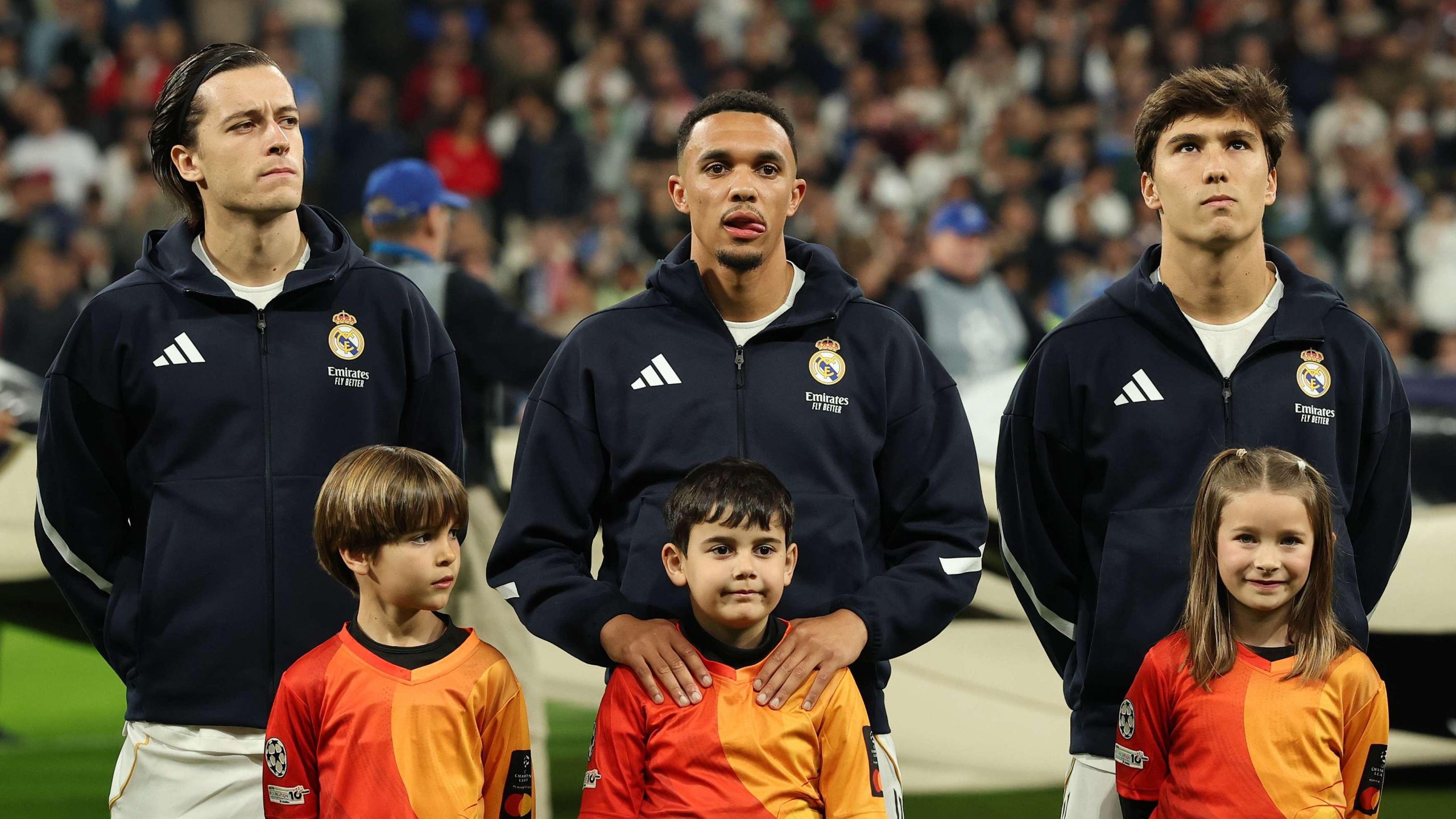 صراع الظهير الأيسر يشتعل: كاريراس يواجه تحدياً جديداً في ريال مدريد