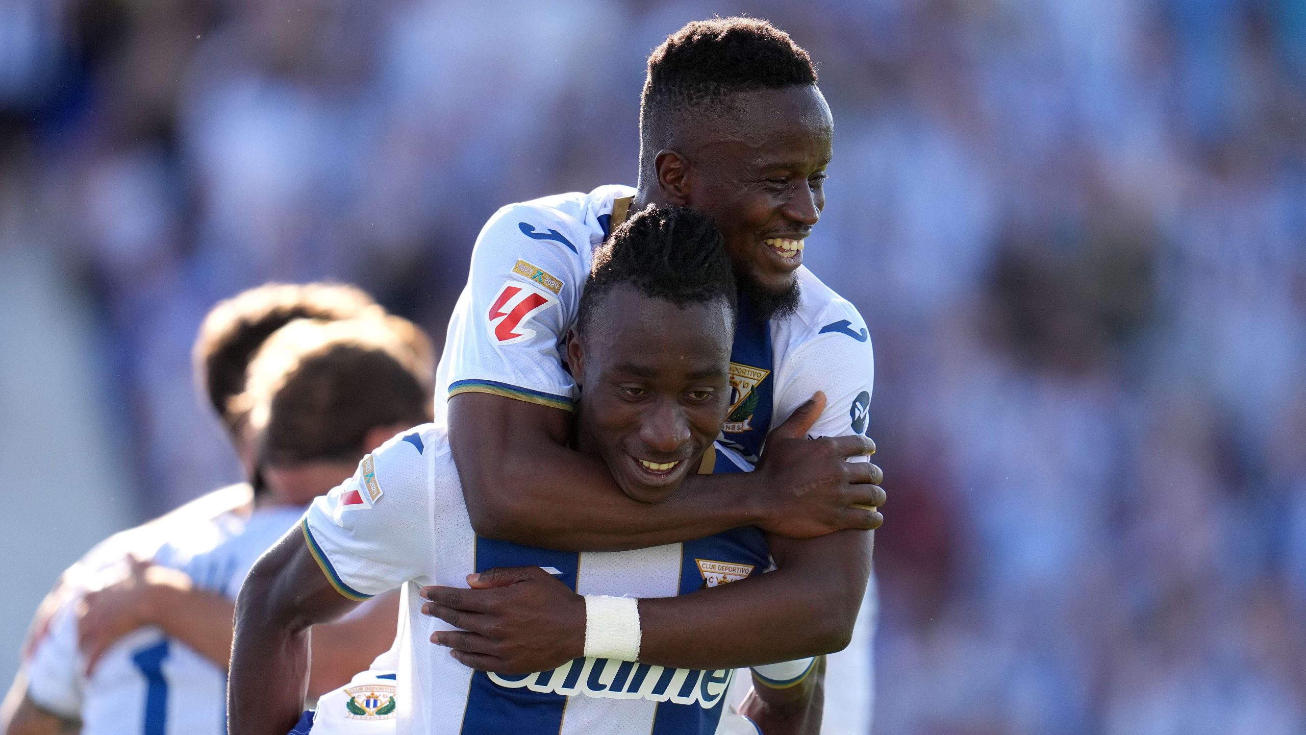 سيدوبا سيسيه يخطو نحو دوري روشن: تفاصيل صفقة الخلود الجديدة المثيرة!