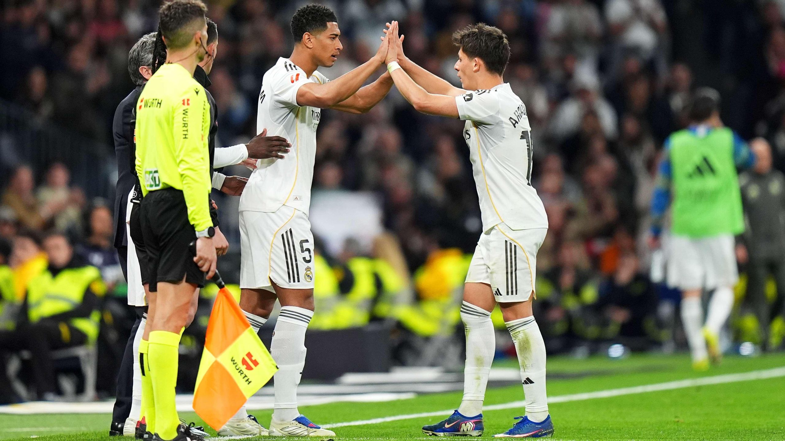 عودة جود بيلينجهام: نجم ريال مدريد ينهي غياب 49 يومًا في ديربي مدريد المثير