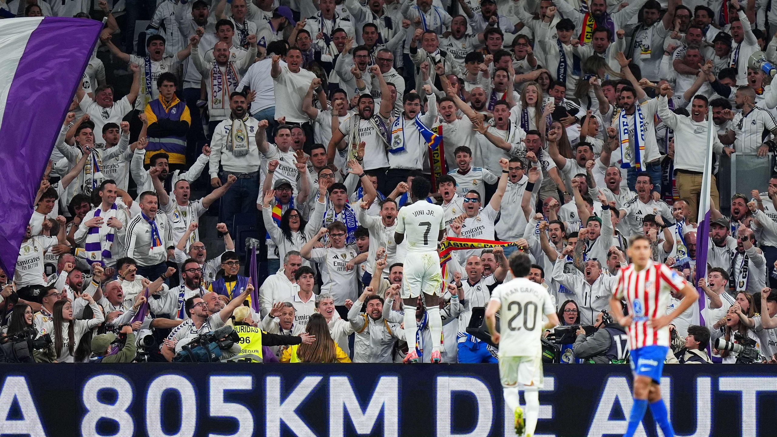 أتلتيكو مدريد وفينيسيوس جونيور: عداوة متجددة تتجاوز الملعب وتصل إلى منصات التواصل