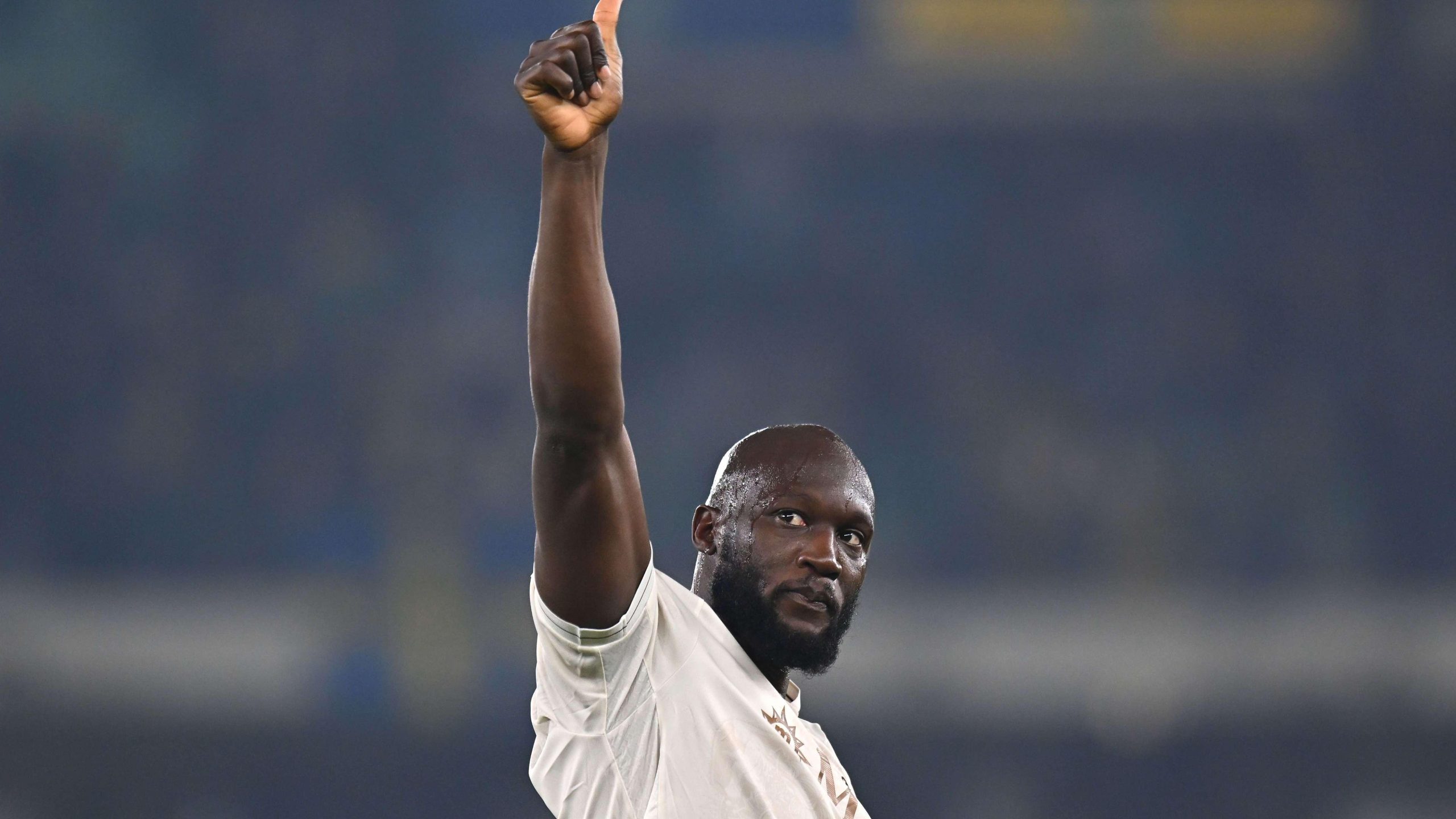 إشارات عاطفية قوية: لوكاكو يقترب من العودة إلى أندرلخت لإنهاء مسيرته